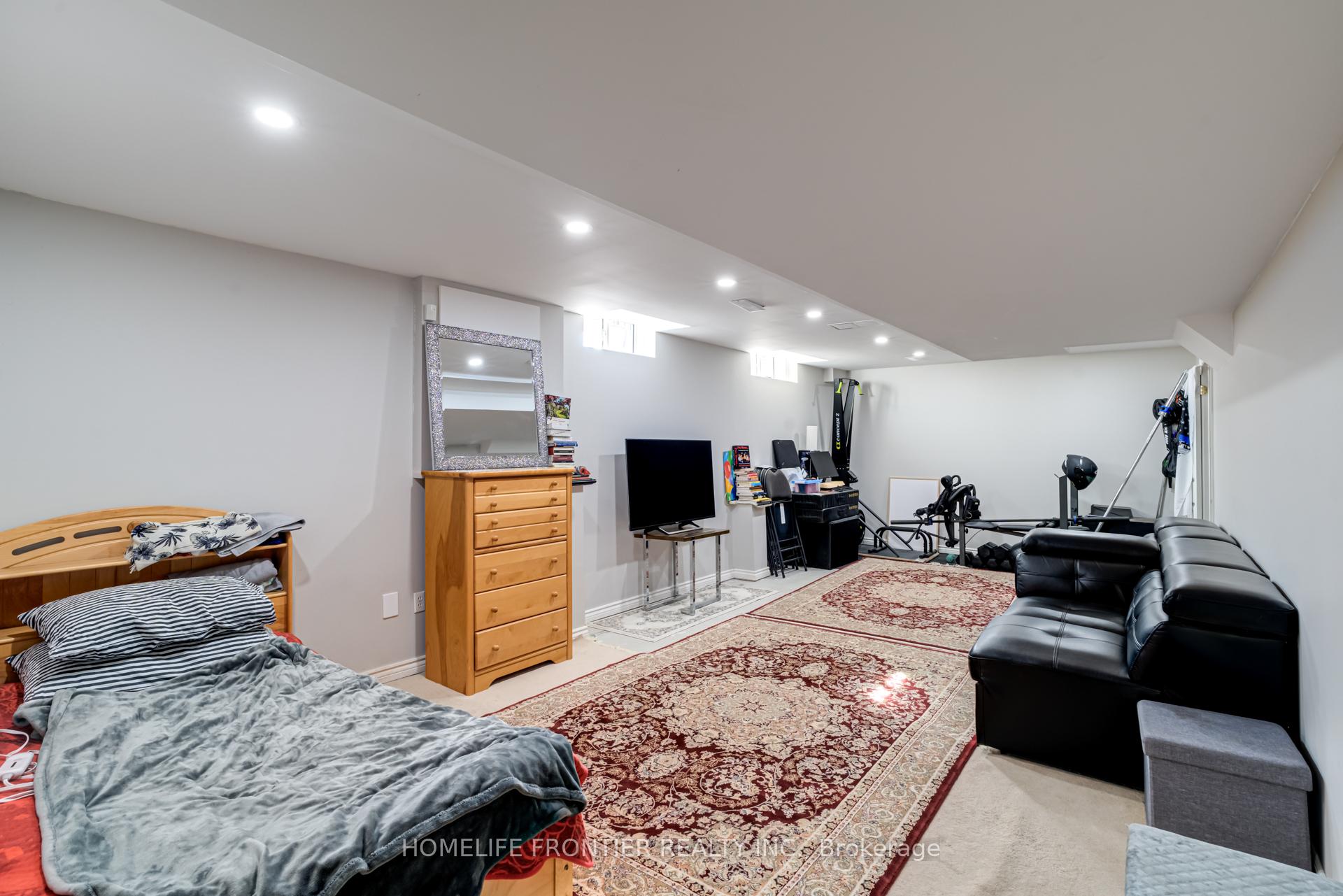 Photo 30 of 70 Starr Crescent, Aurora, Bayview Northeast — HOMEH