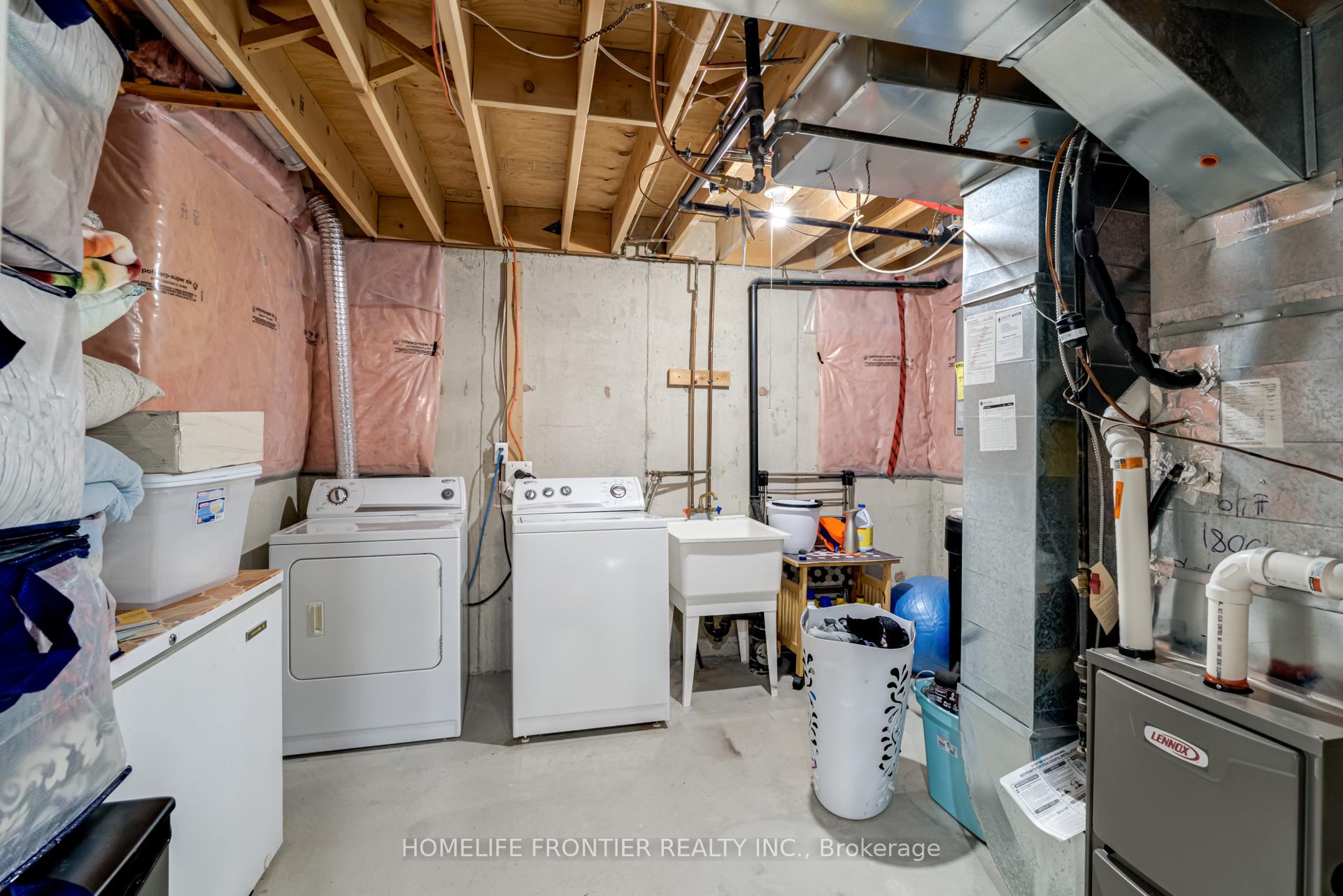 Photo 32 of 70 Starr Crescent, Aurora, Bayview Northeast — HOMEH
