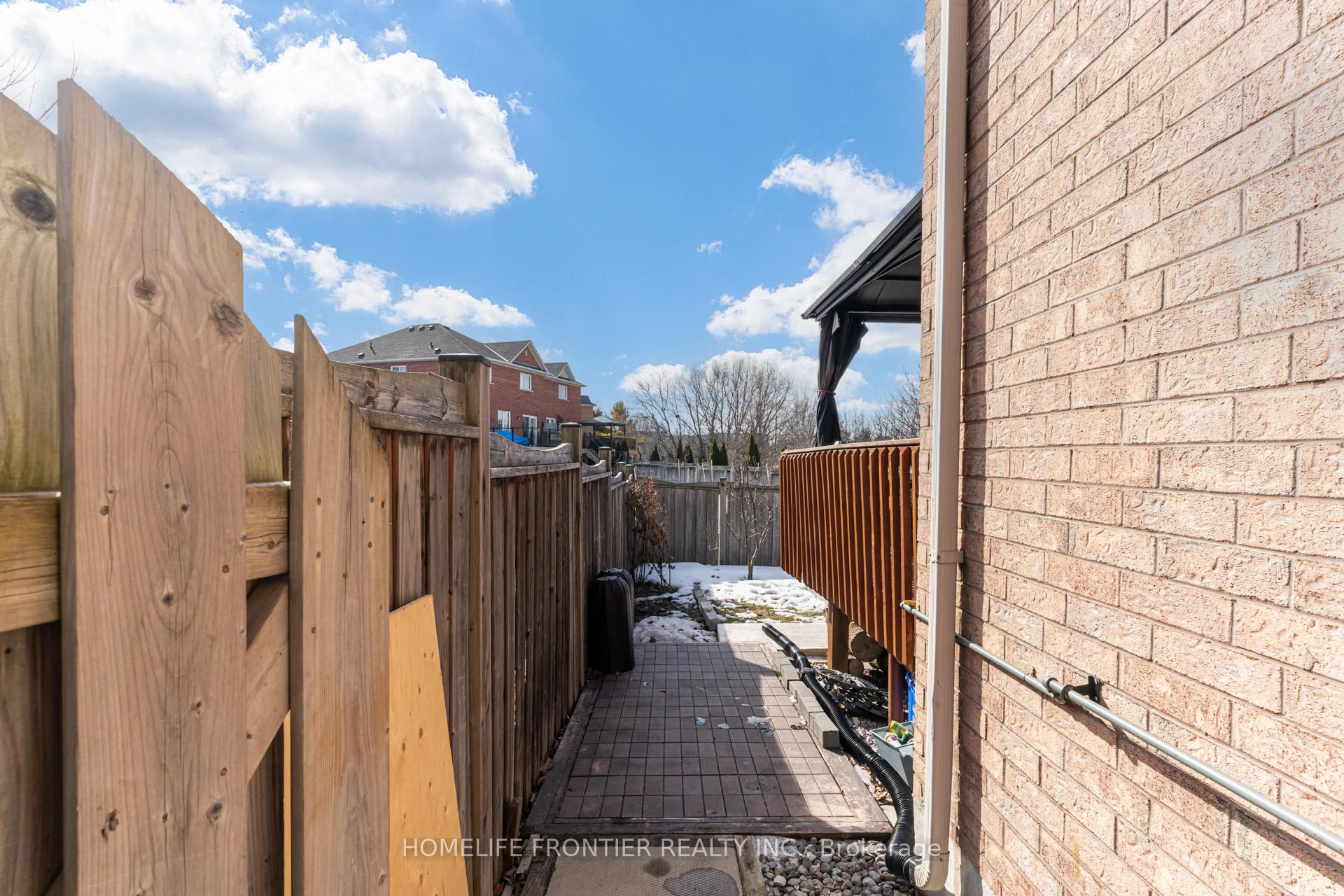 Photo 36 of 70 Starr Crescent, Aurora, Bayview Northeast — HOMEH