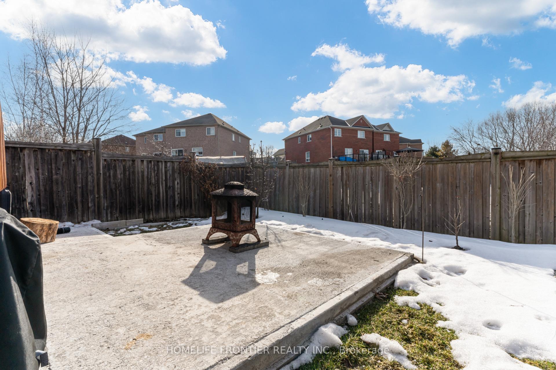 Photo 37 of 70 Starr Crescent, Aurora, Bayview Northeast — HOMEH