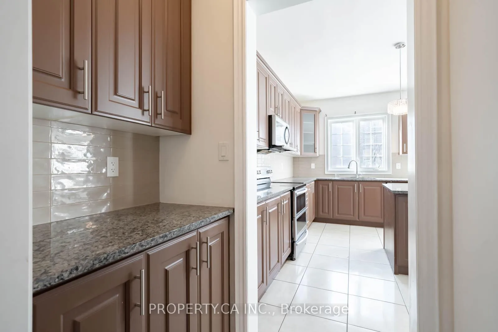 Photo 9 of 4 Landview Road, Brampton, Toronto Gore Rural Estate — HOMEH
