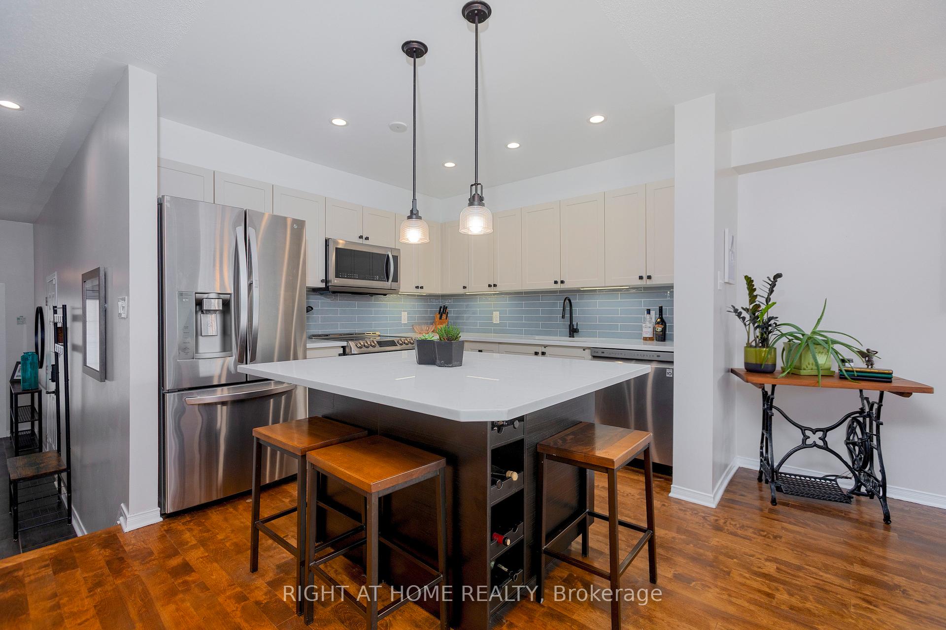 Photo 5 of 338 Hillsboro, Ottawa, Kanata - Emerald Meadows/Trailwest — HOMEH