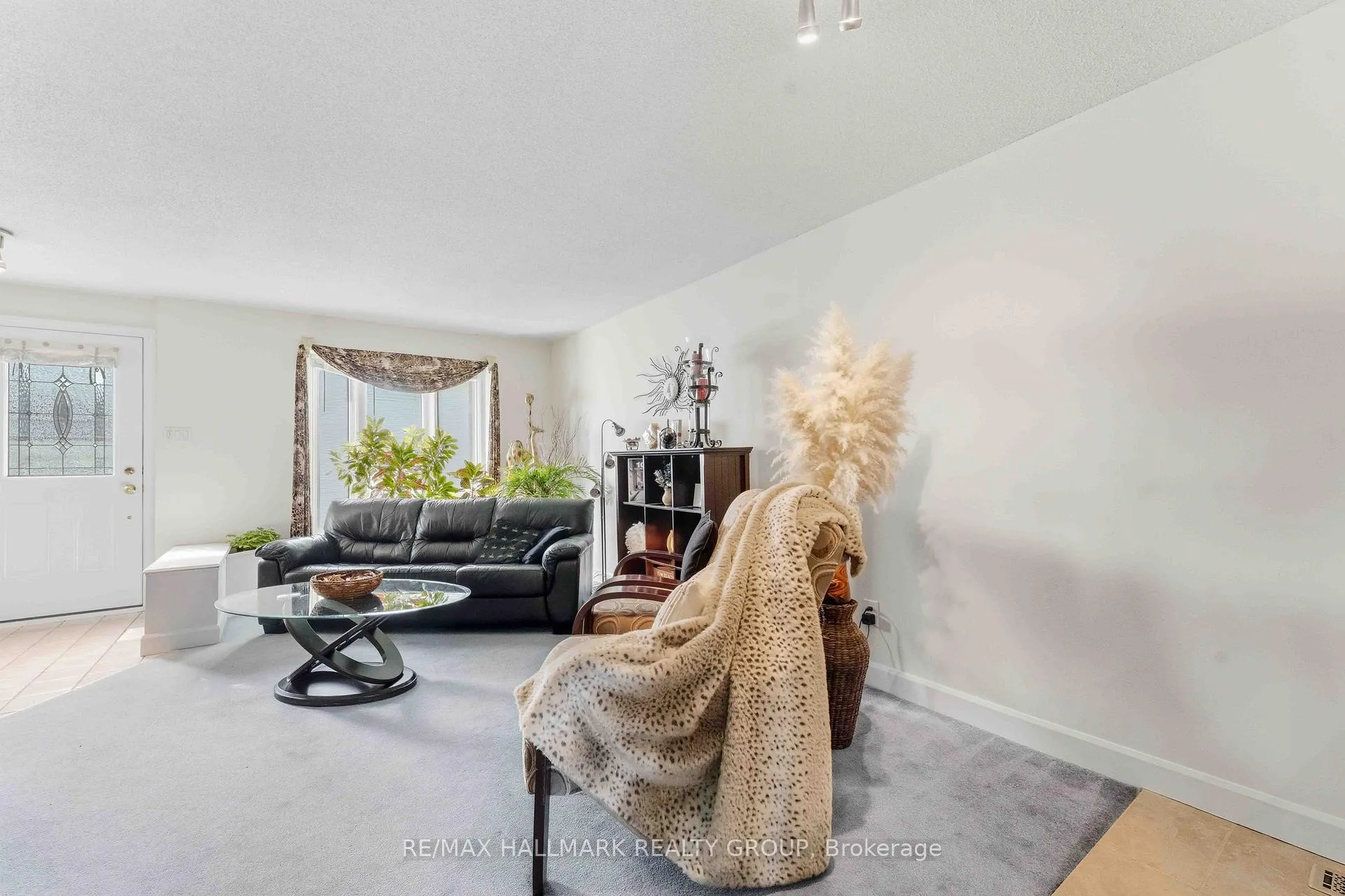 Photo 4 of 941 Cookshire Crescent, Ottawa, Fallingbrook/Ridgemount — HOMEH