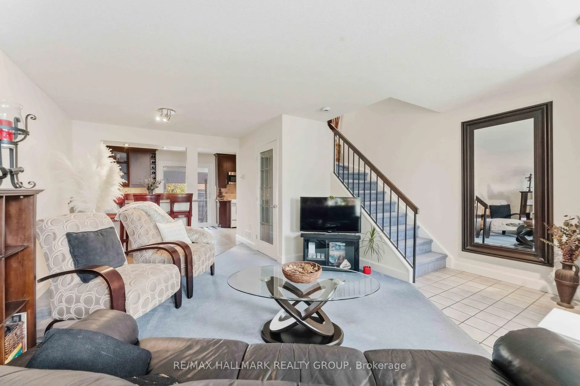 Photo 6 of 941 Cookshire Crescent, Ottawa, Fallingbrook/Ridgemount — HOMEH