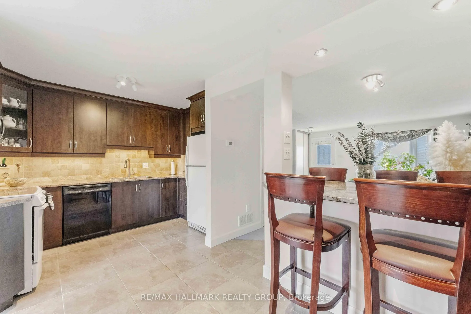 Photo 11 of 941 Cookshire Crescent, Ottawa, Fallingbrook/Ridgemount — HOMEH