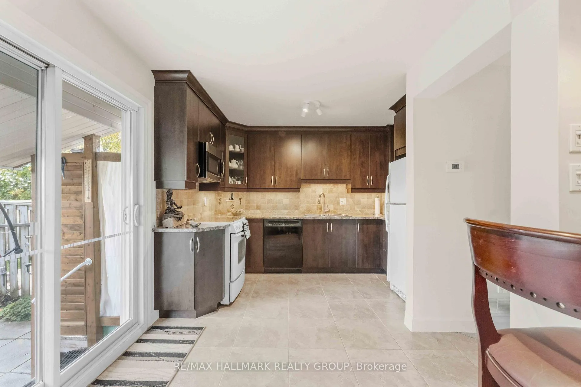 Photo 12 of 941 Cookshire Crescent, Ottawa, Fallingbrook/Ridgemount — HOMEH