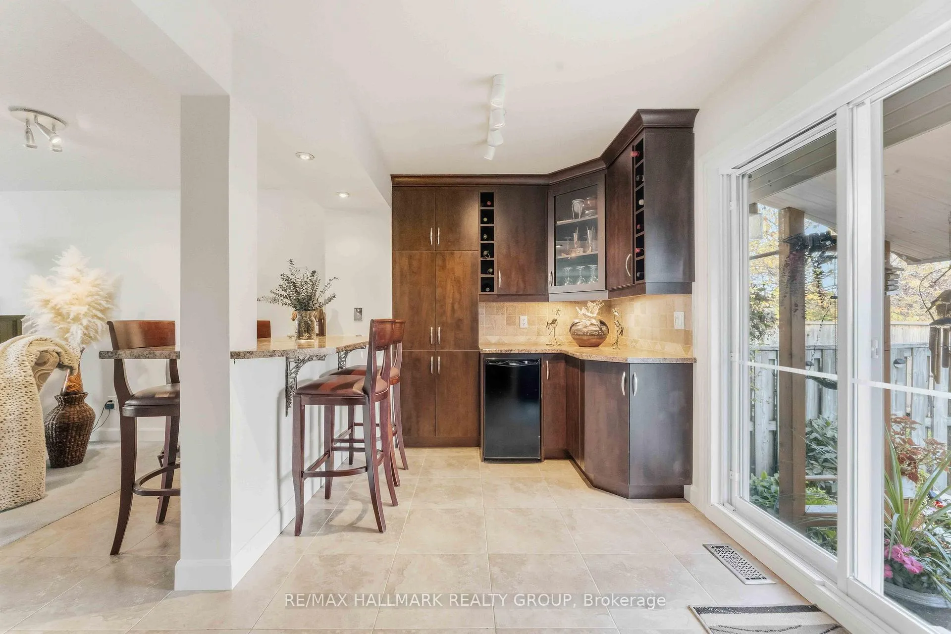 Photo 16 of 941 Cookshire Crescent, Ottawa, Fallingbrook/Ridgemount — HOMEH