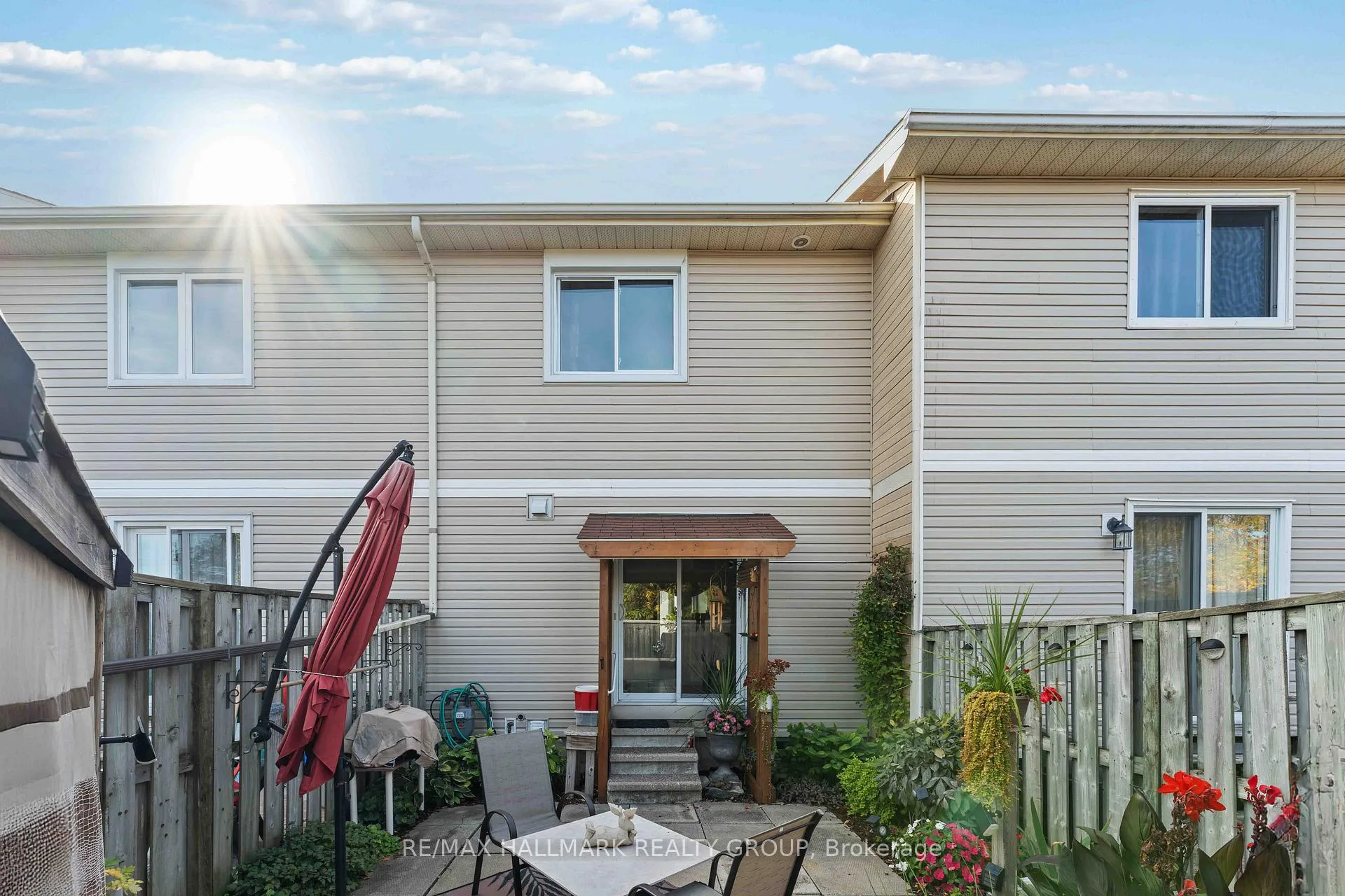 Photo 32 of 941 Cookshire Crescent, Ottawa, Fallingbrook/Ridgemount — HOMEH
