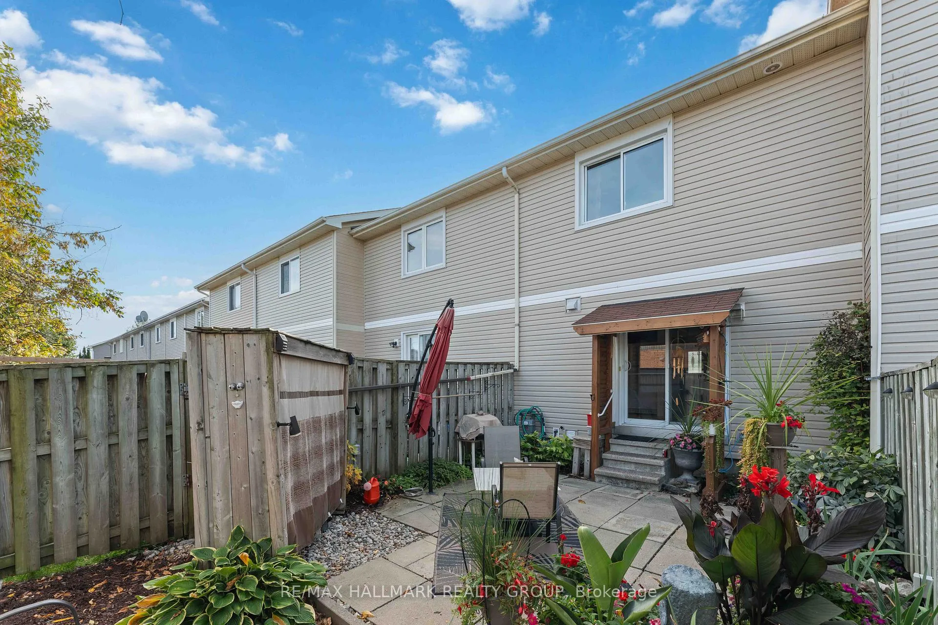 Photo 33 of 941 Cookshire Crescent, Ottawa, Fallingbrook/Ridgemount — HOMEH