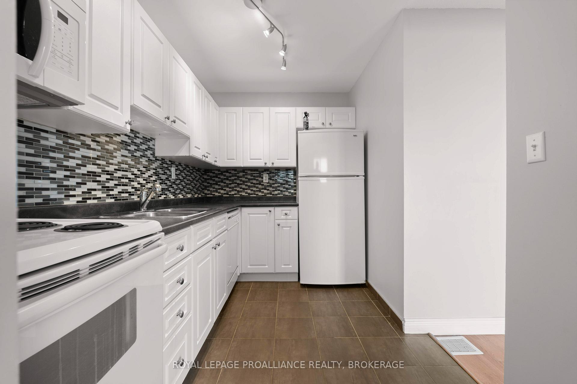 Photo 13 of 850 Datzell Lane, Kingston, South of Taylor-Kidd Blvd — HOMEH
