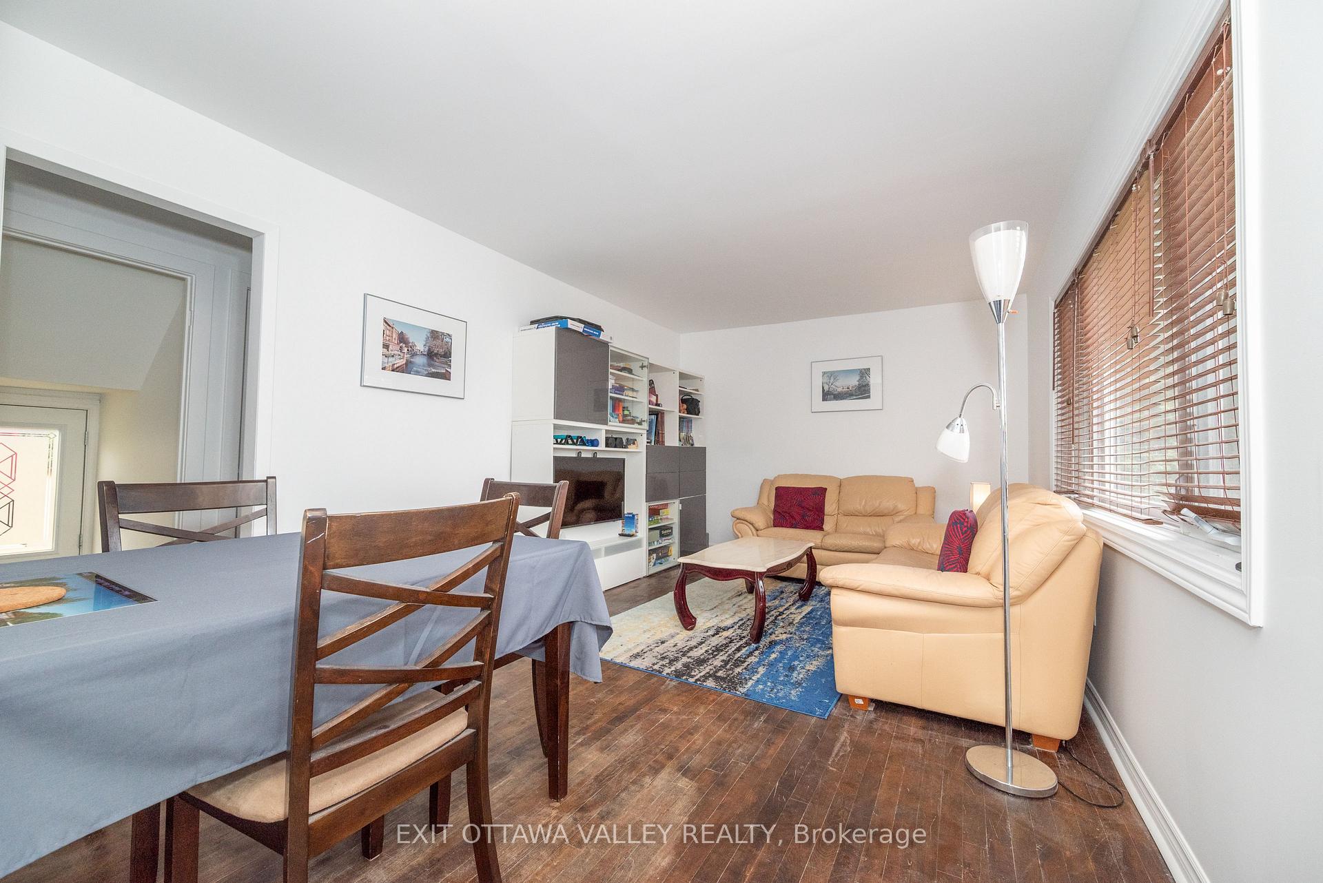 Photo 4 of 27 Laurentian Street, Deep River, Deep River — HOMEH