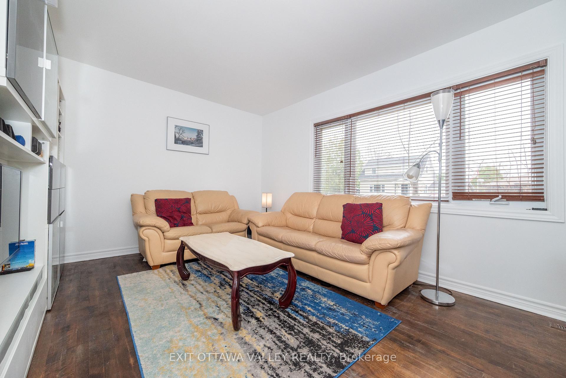 Photo 5 of 27 Laurentian Street, Deep River, Deep River — HOMEH