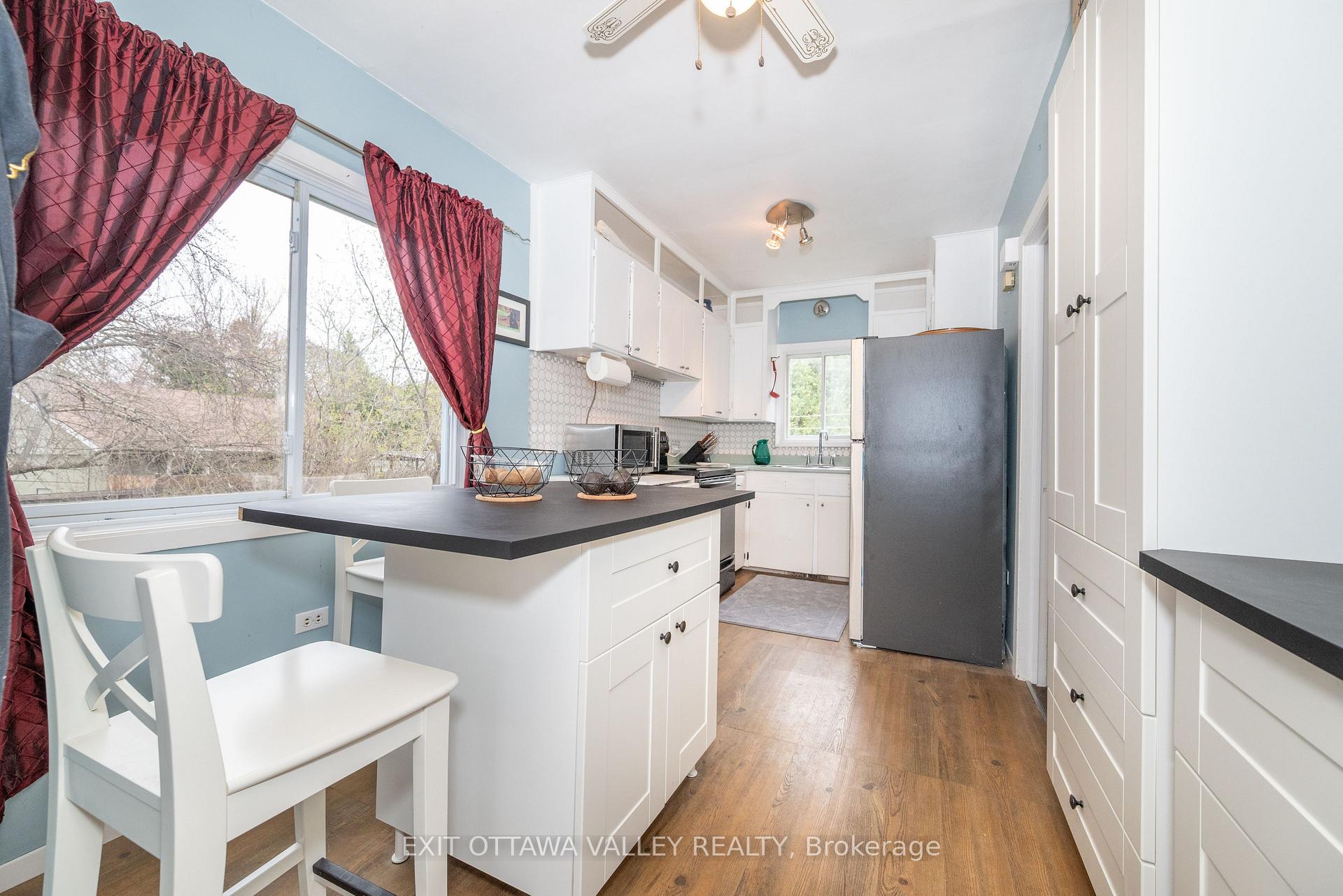 Photo 8 of 27 Laurentian Street, Deep River, Deep River — HOMEH