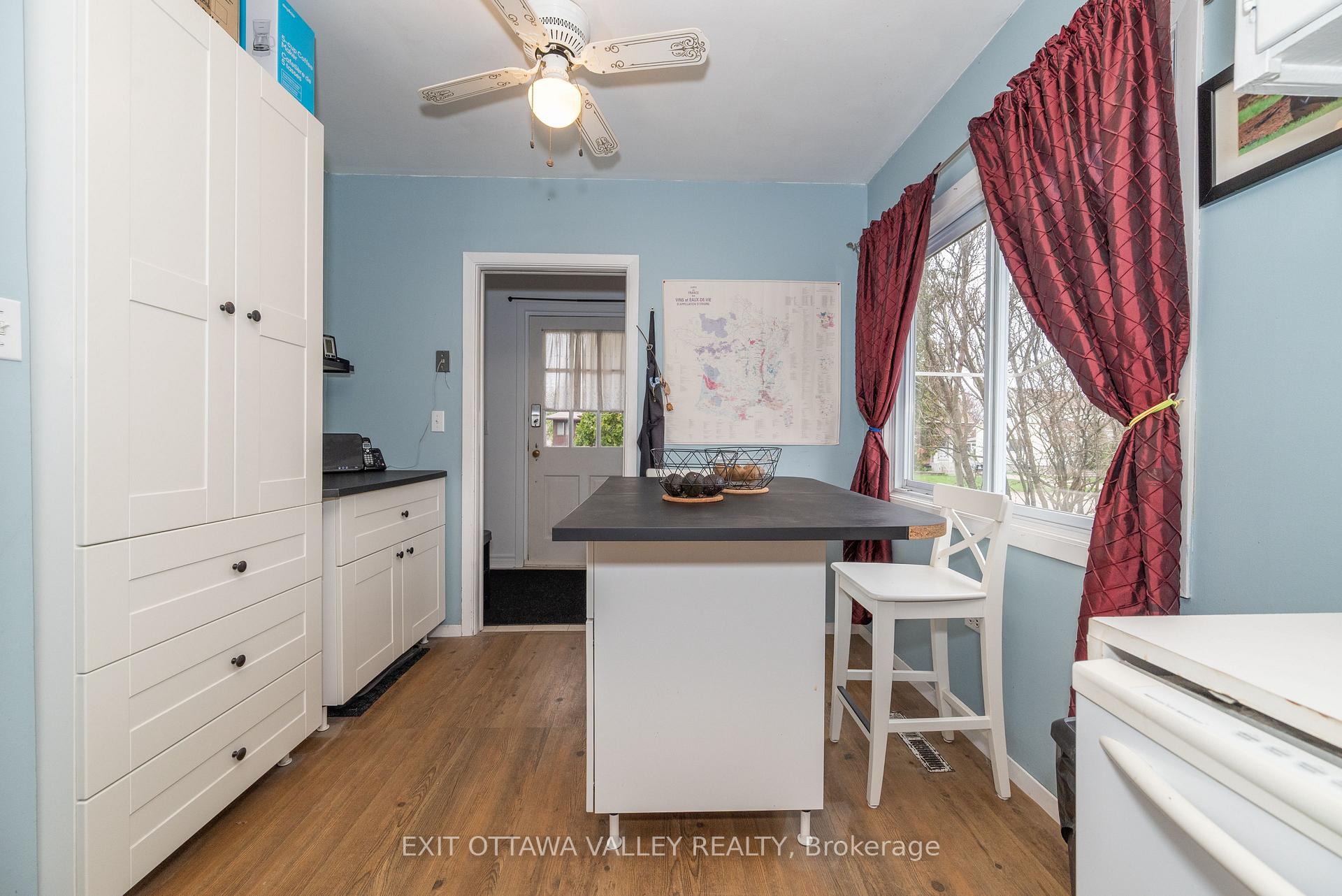 Photo 11 of 27 Laurentian Street, Deep River, Deep River — HOMEH