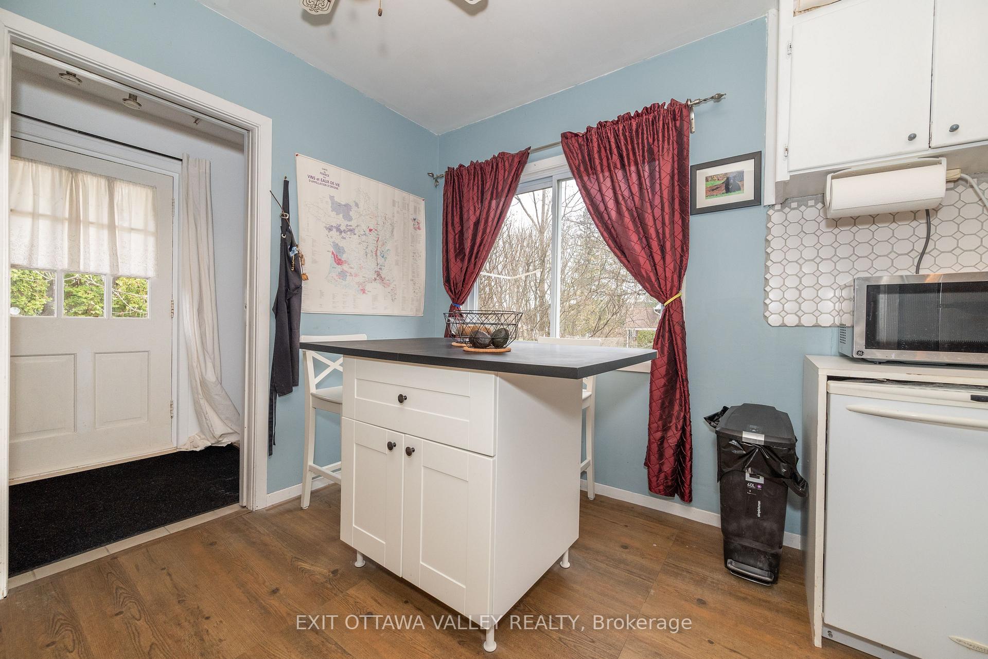 Photo 13 of 27 Laurentian Street, Deep River, Deep River — HOMEH