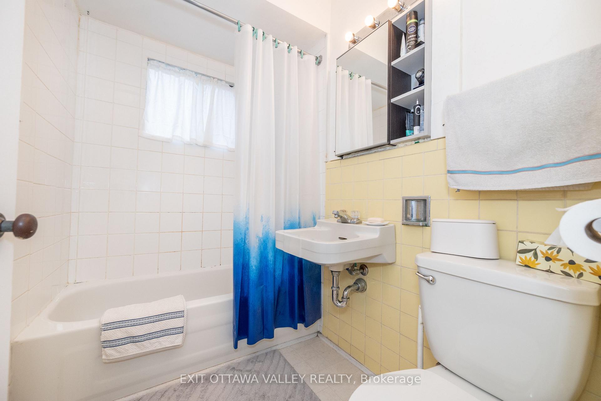 Photo 17 of 27 Laurentian Street, Deep River, Deep River — HOMEH