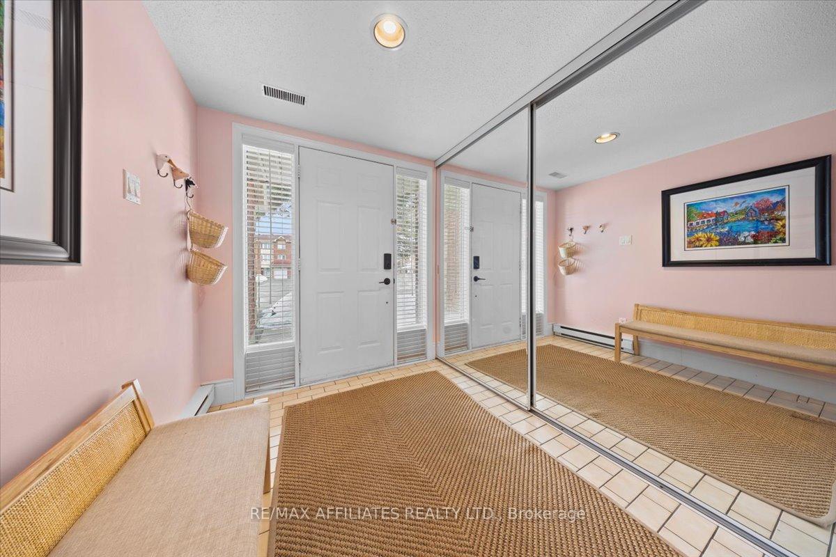 Photo 3 of 1840 Summerfields Crescent, Ottawa, Chapel Hill — HOMEH