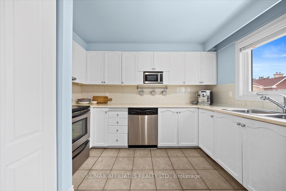 Photo 21 of 1840 Summerfields Crescent, Ottawa, Chapel Hill — HOMEH