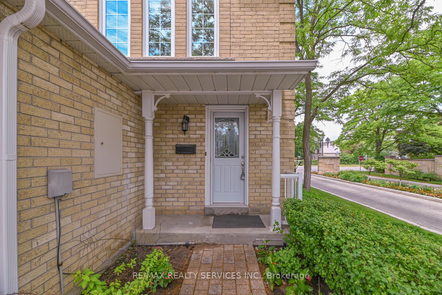 Photo 10 of Unit 6, 110 Heathcliffe Square, Brampton, Central Park — HOMEH