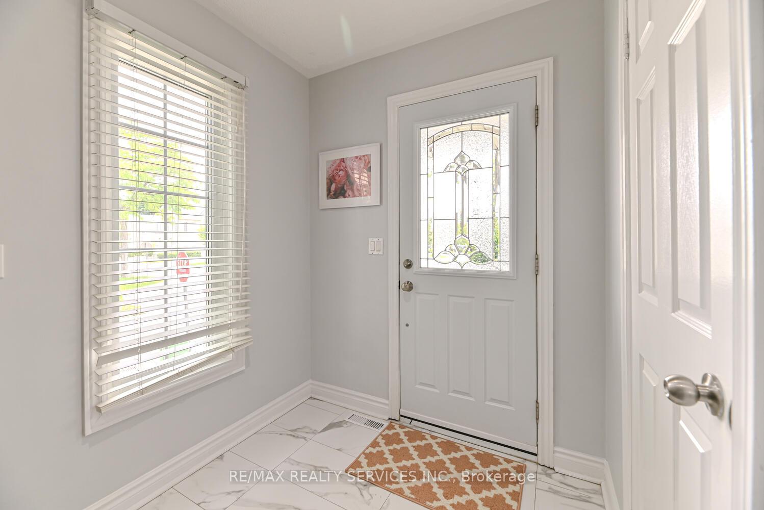 Photo 4 of Unit 6, 110 Heathcliffe Square, Brampton, Central Park — HOMEH