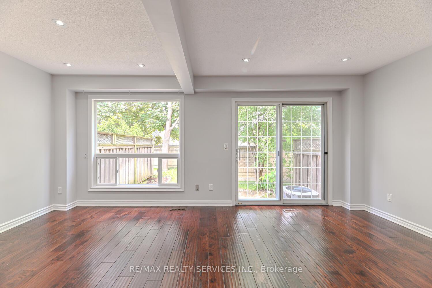 Photo 16 of Unit 6, 110 Heathcliffe Square, Brampton, Central Park — HOMEH