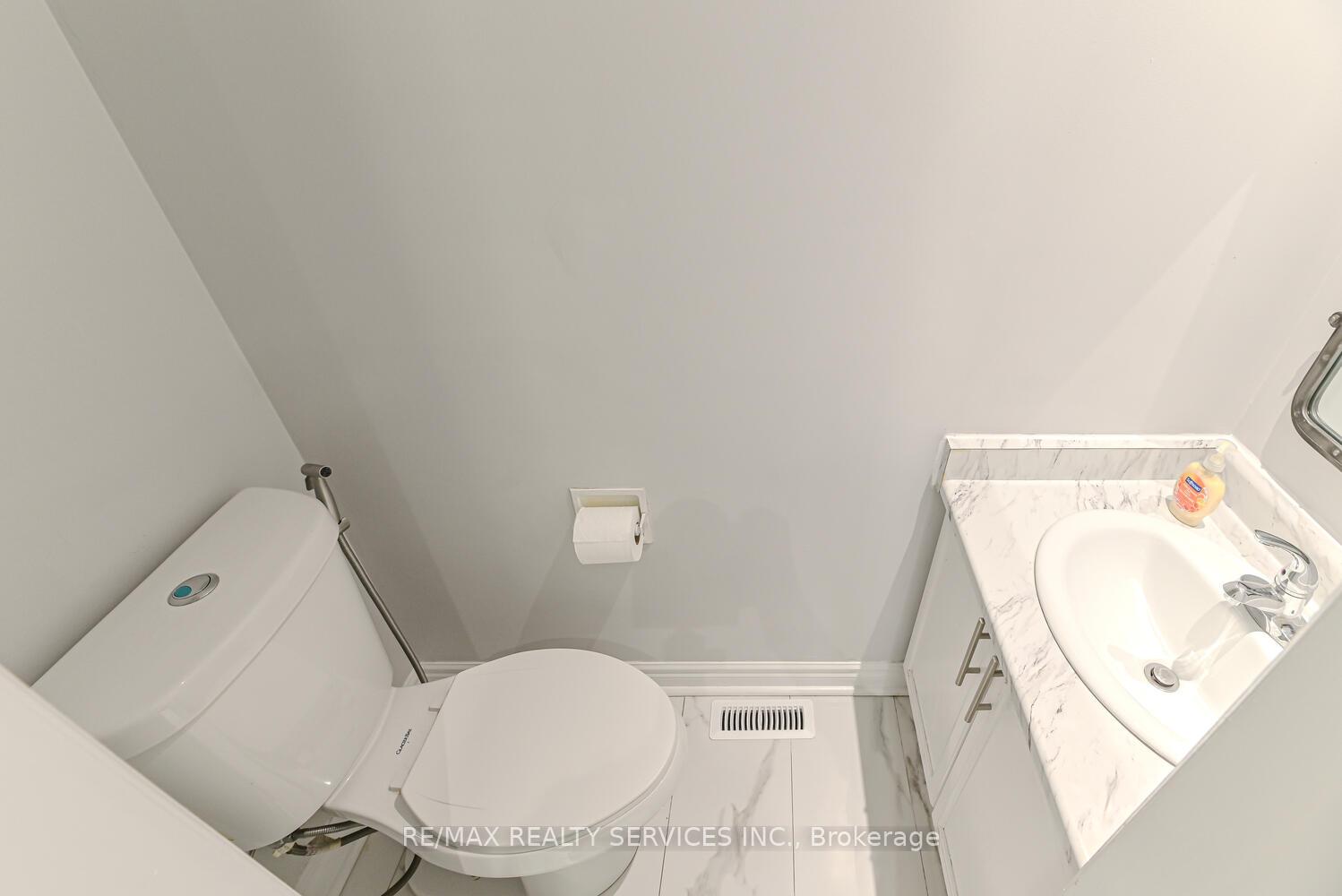 Photo 21 of Unit 6, 110 Heathcliffe Square, Brampton, Central Park — HOMEH