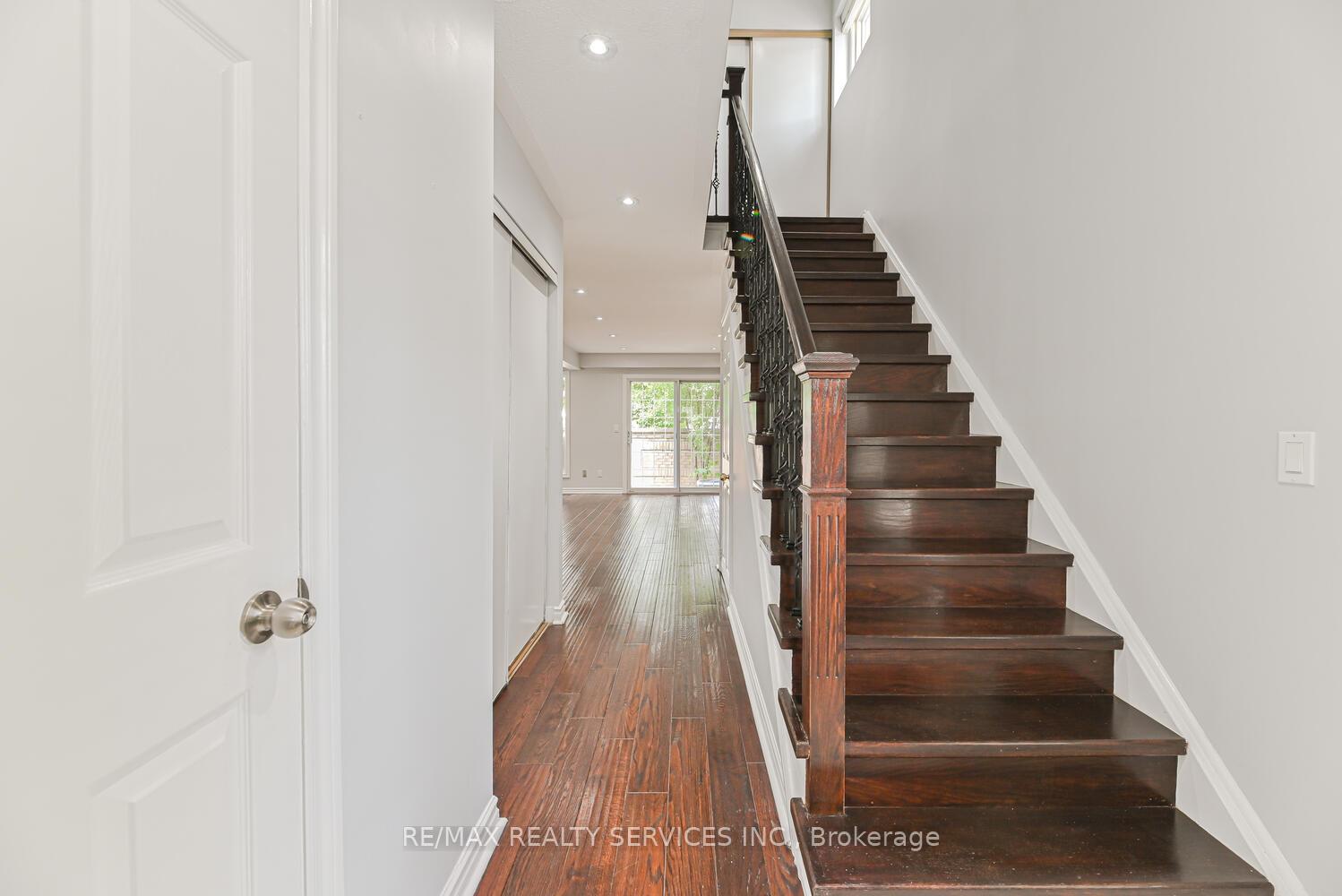 Photo 38 of Unit 6, 110 Heathcliffe Square, Brampton, Central Park — HOMEH