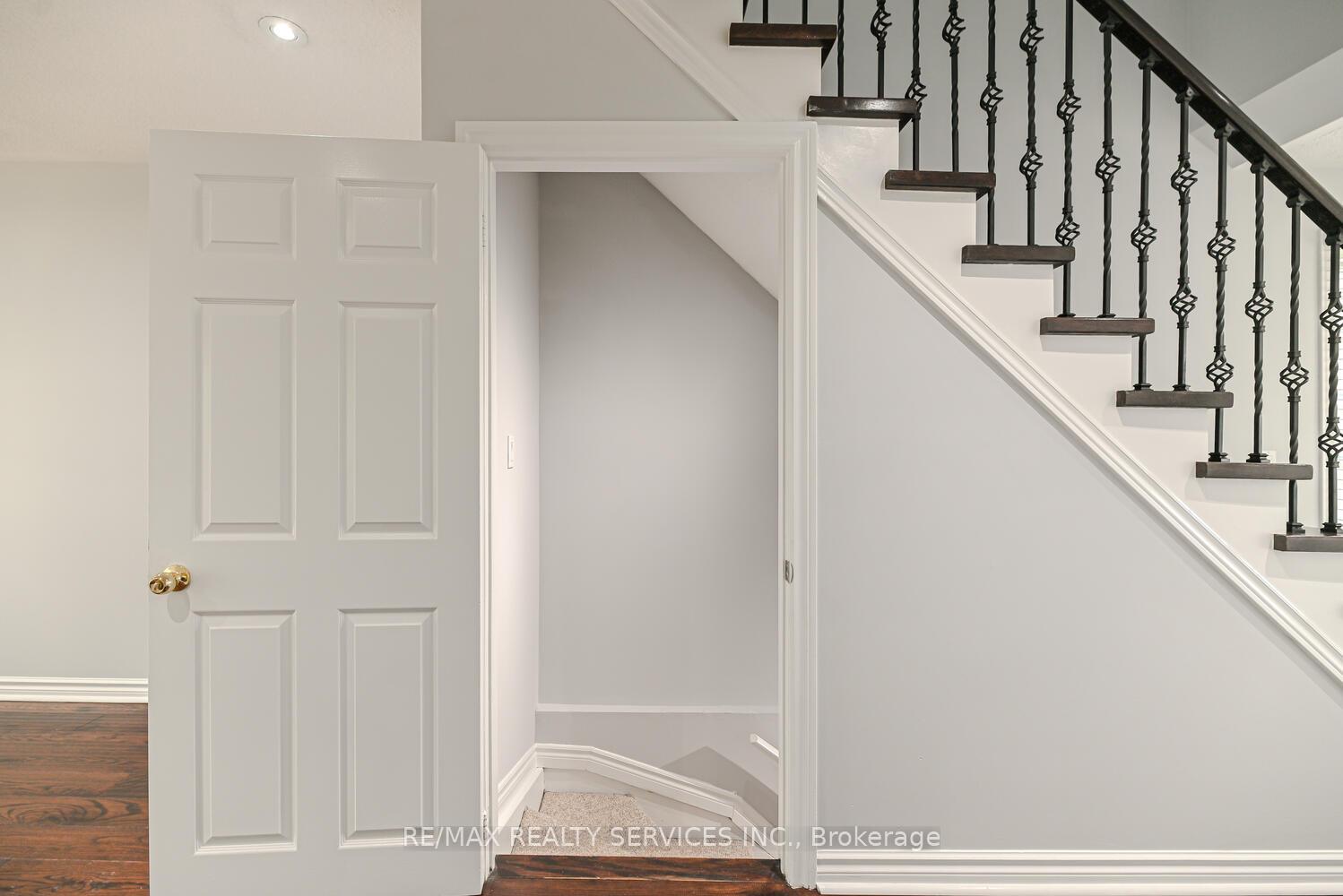 Photo 37 of Unit 6, 110 Heathcliffe Square, Brampton, Central Park — HOMEH
