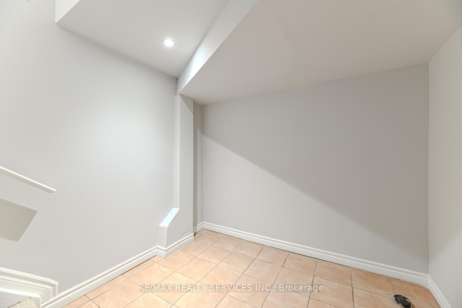 Photo 35 of Unit 6, 110 Heathcliffe Square, Brampton, Central Park — HOMEH