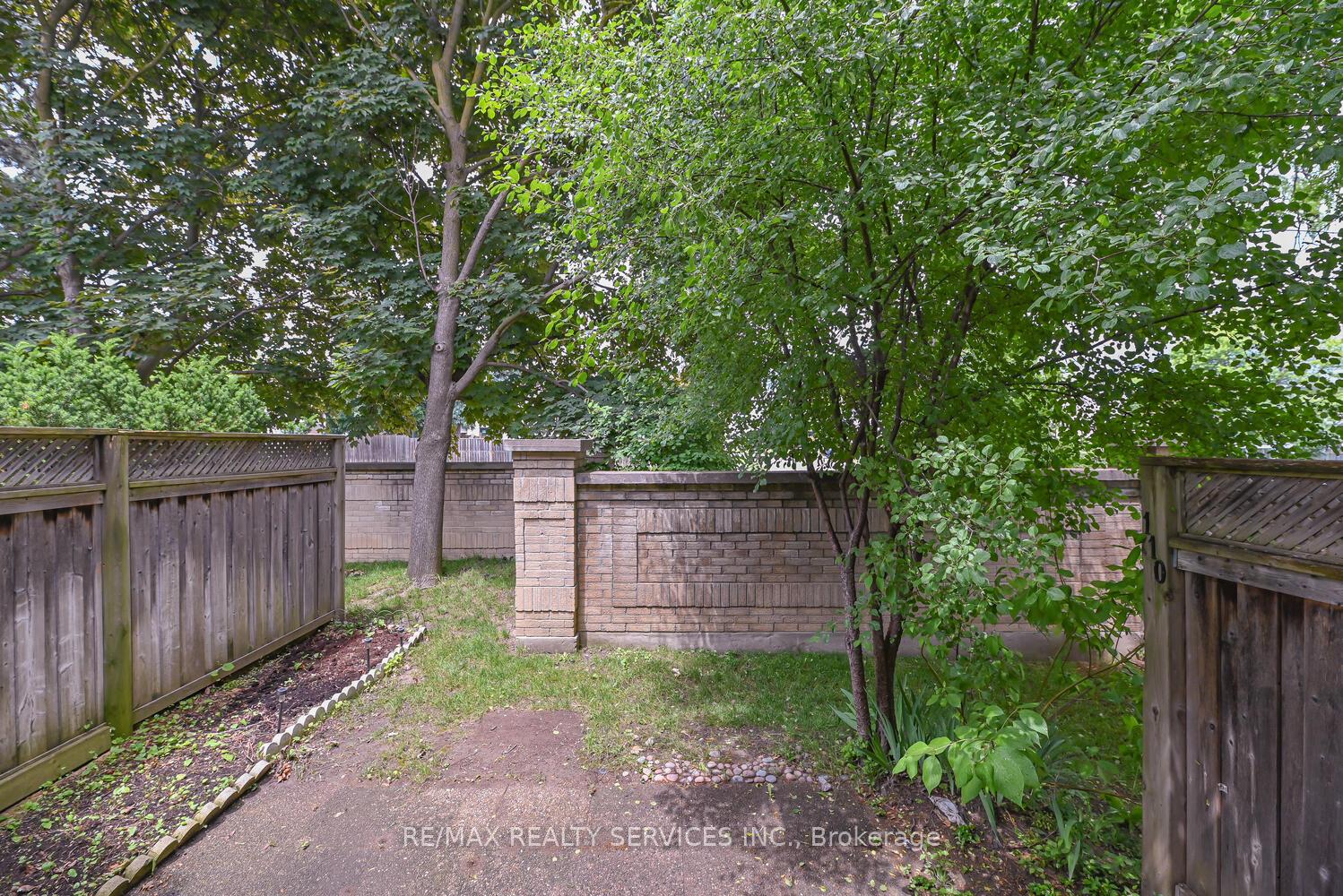 Photo 31 of Unit 6, 110 Heathcliffe Square, Brampton, Central Park — HOMEH