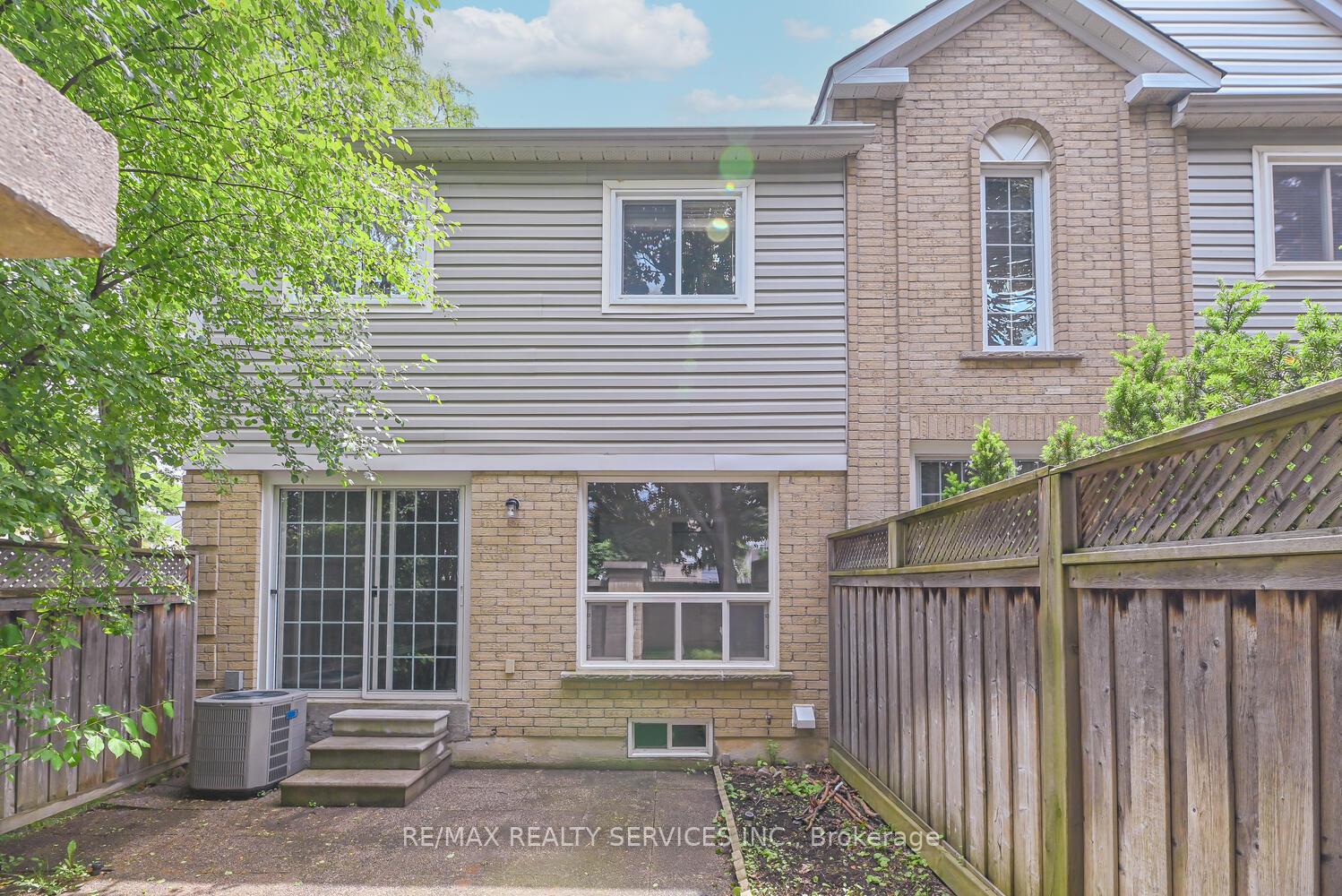 Photo 44 of Unit 6, 110 Heathcliffe Square, Brampton, Central Park — HOMEH