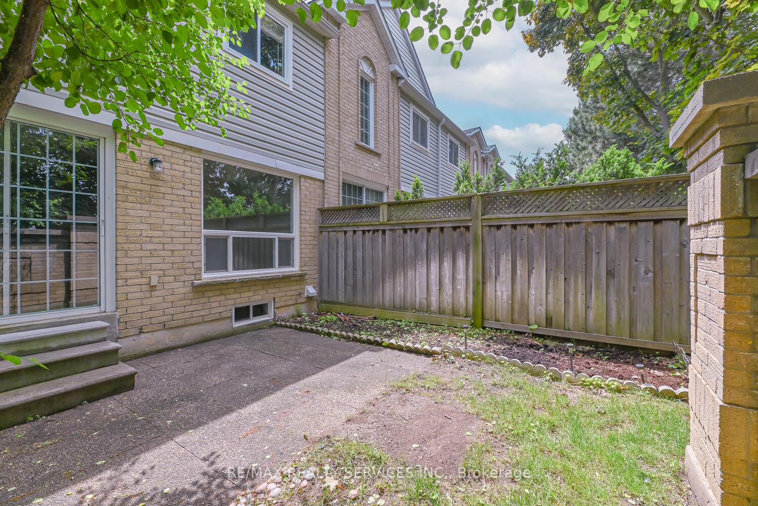 Photo 36 of Unit 6, 110 Heathcliffe Square, Brampton, Central Park — HOMEH