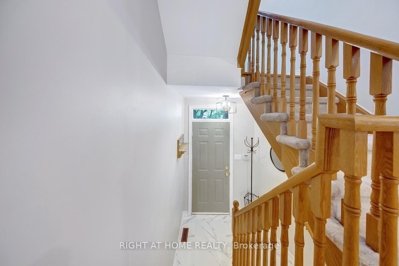 Photo 4 of 23 Michael Way, Markham, Buttonville — HOMEH