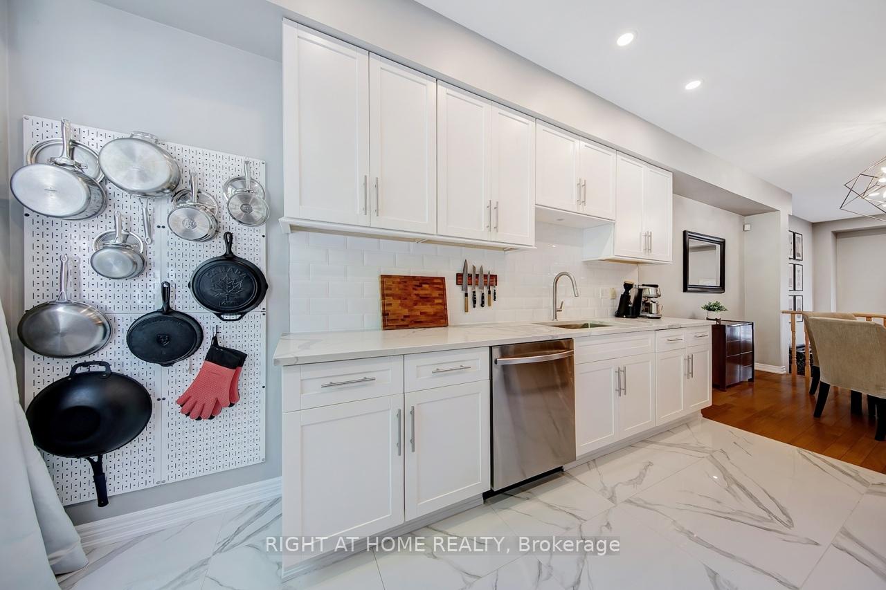 Photo 12 of 23 Michael Way, Markham, Buttonville — HOMEH