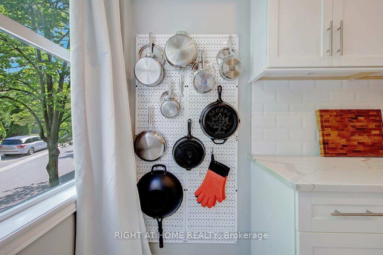 Photo 13 of 23 Michael Way, Markham, Buttonville — HOMEH