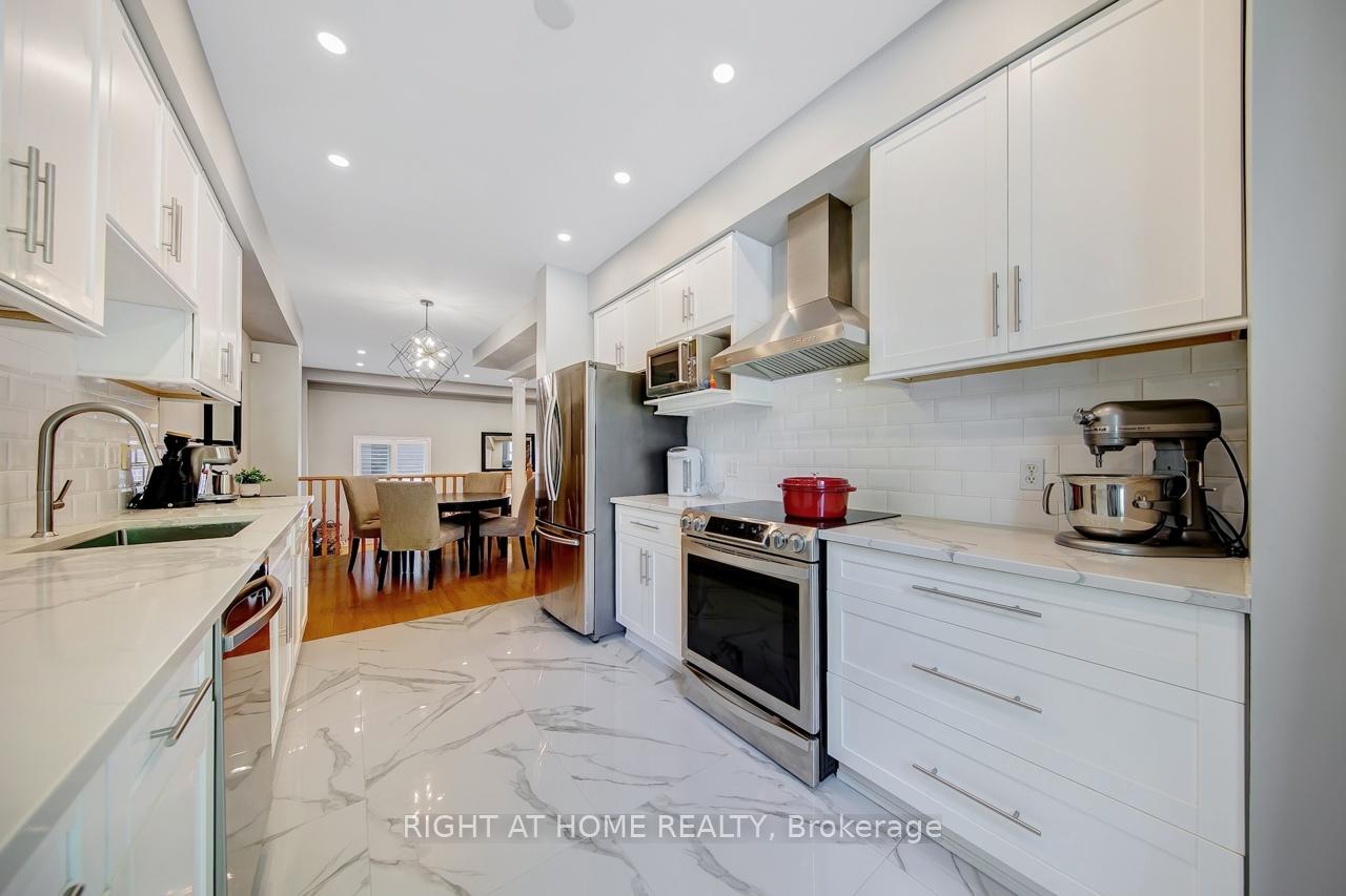Photo 14 of 23 Michael Way, Markham, Buttonville — HOMEH