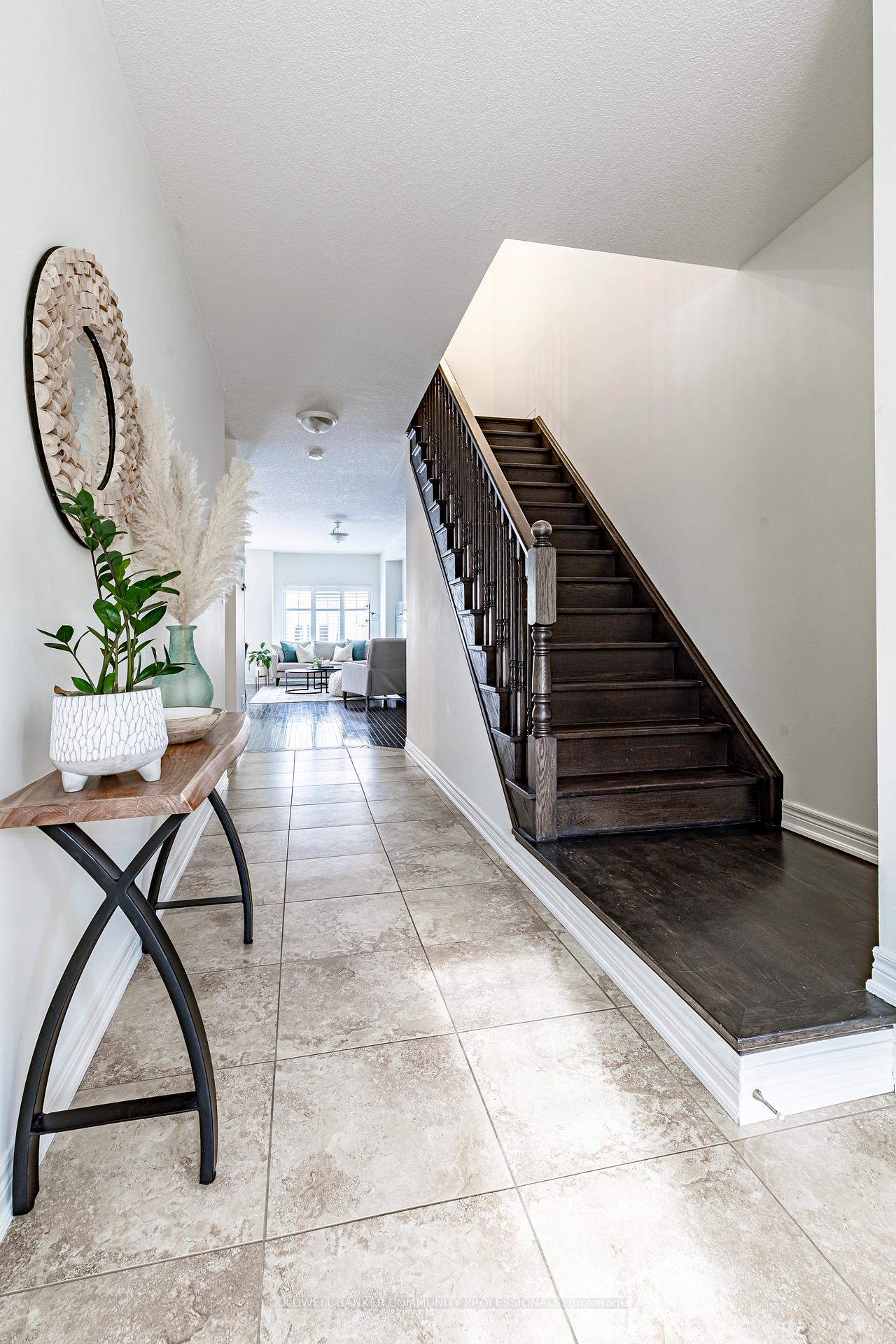 Photo 4 of 32 Forest Valley Crescent, Hamilton, Dundas — HOMEH