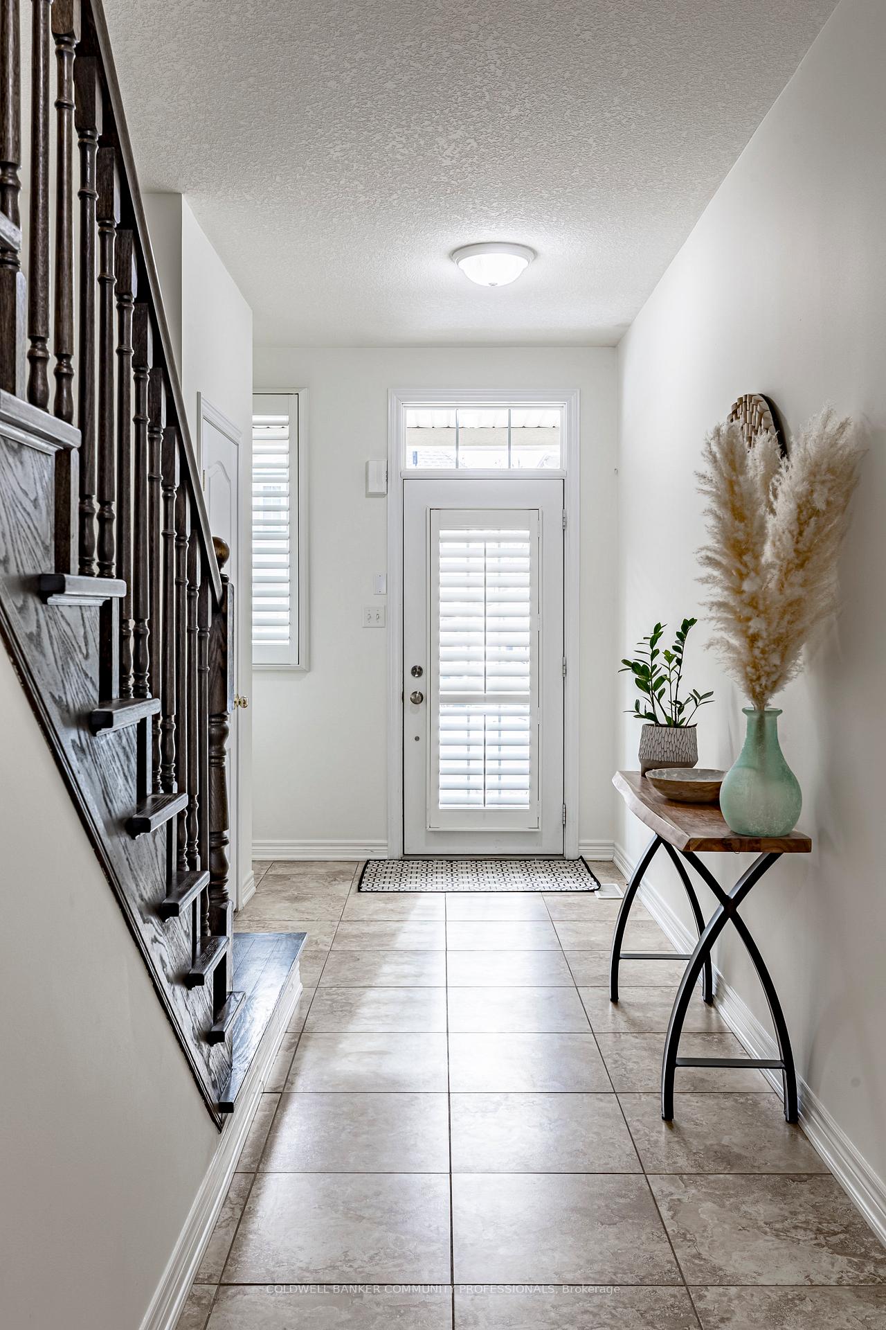 Photo 5 of 32 Forest Valley Crescent, Hamilton, Dundas — HOMEH