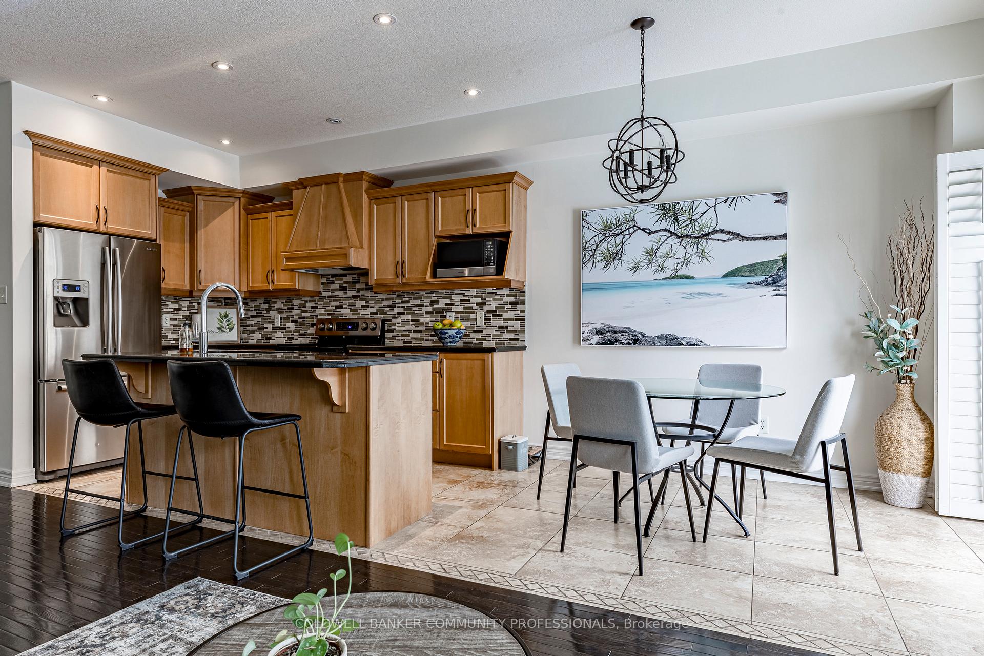 Photo 10 of 32 Forest Valley Crescent, Hamilton, Dundas — HOMEH