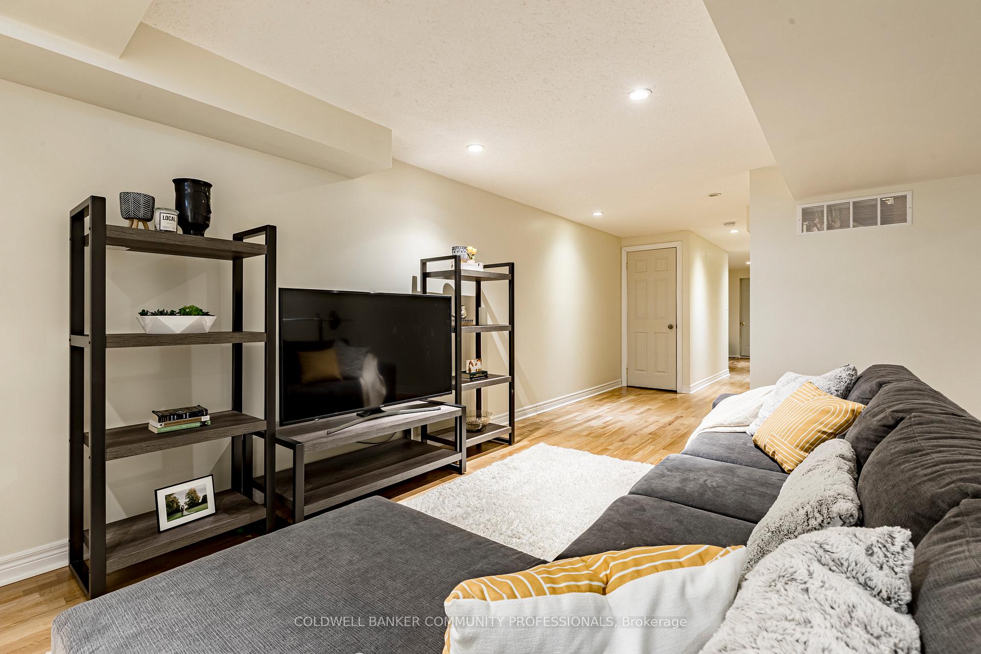 Photo 28 of 32 Forest Valley Crescent, Hamilton, Dundas — HOMEH