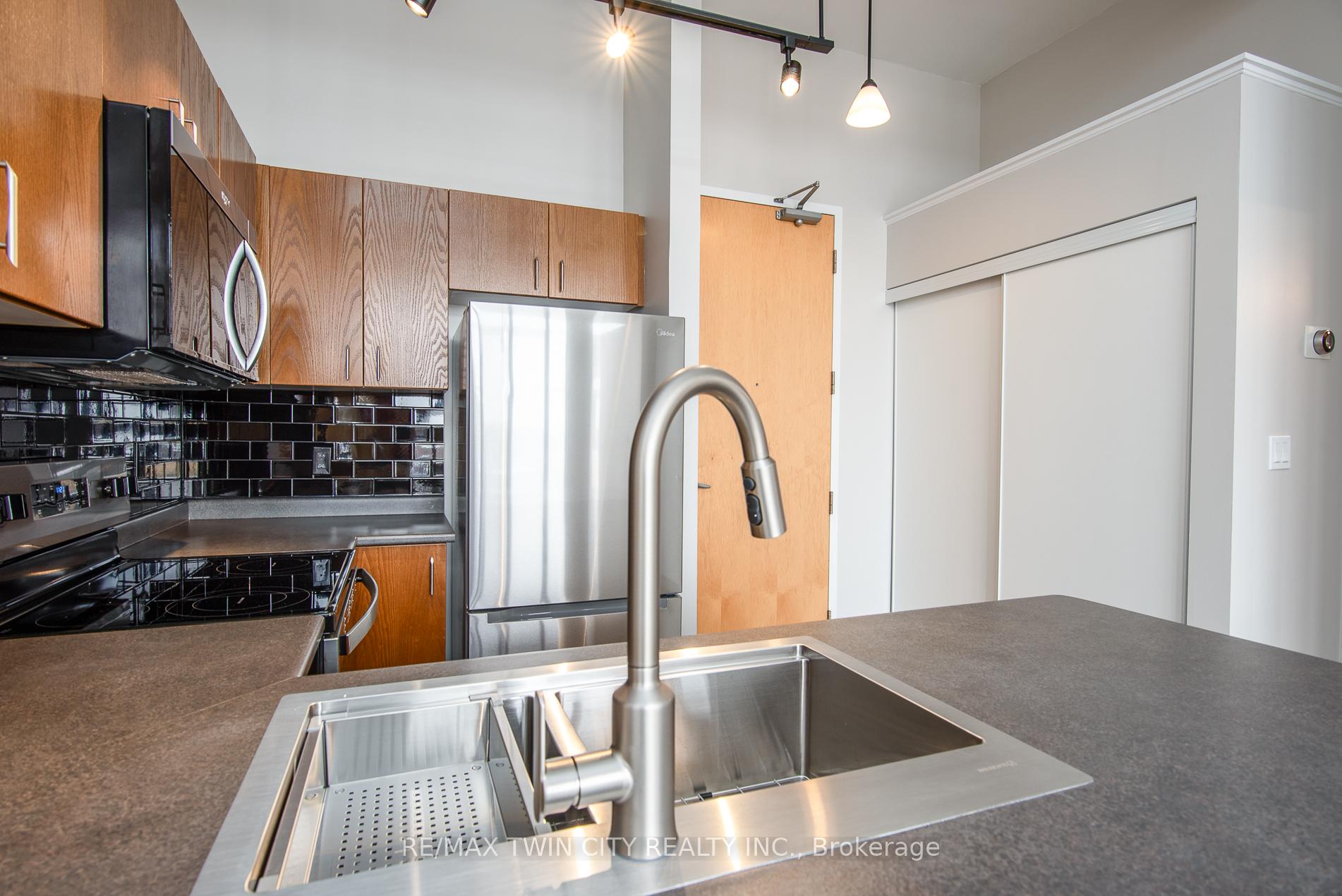 Photo 10 of Unit 603, 410 King Street W, Kitchener — HOMEH