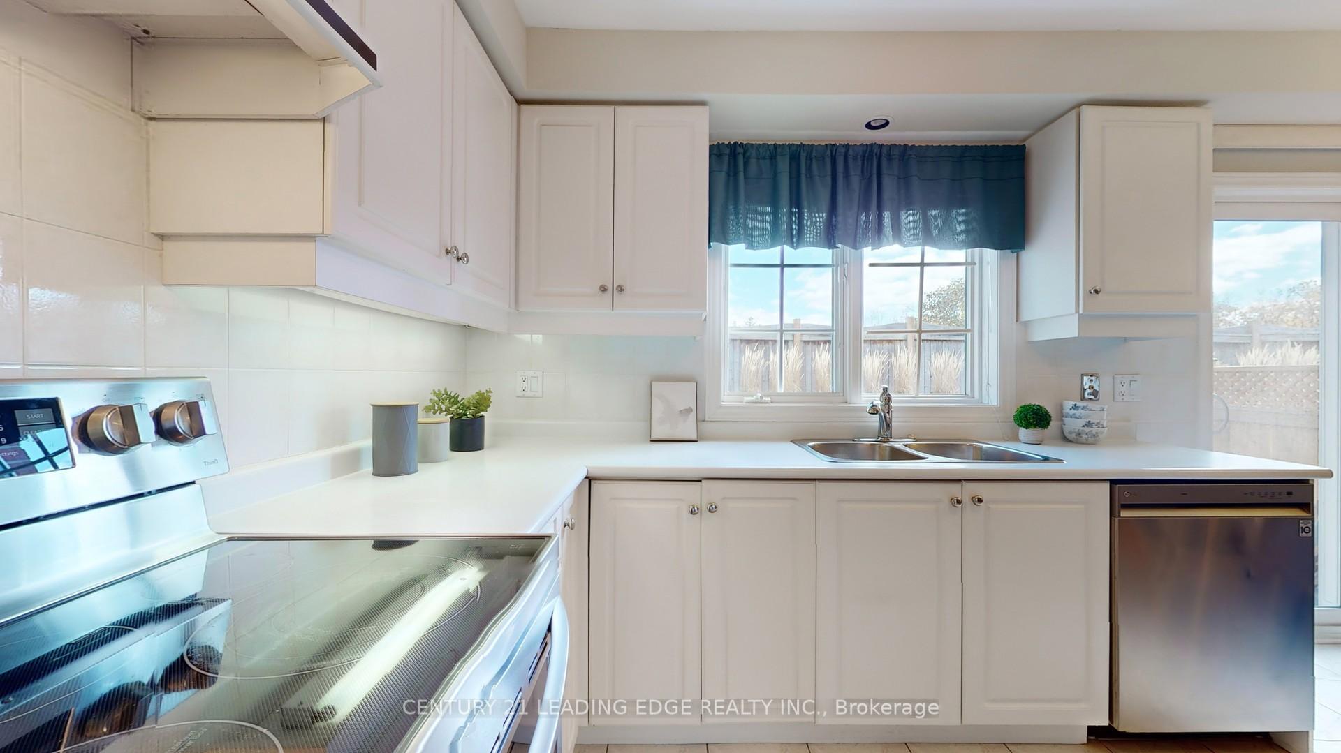 Photo 16 of 41 Marmill Way, Markham, Old Markham Village — HOMEH
