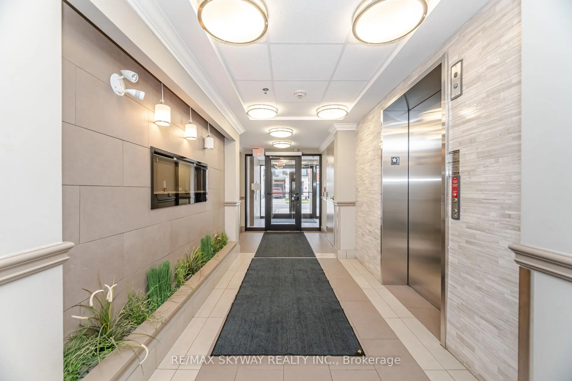 Photo 3 of Unit 303, 60 Baycliffe Crescent, Brampton, Northwest Brampton — HOMEH