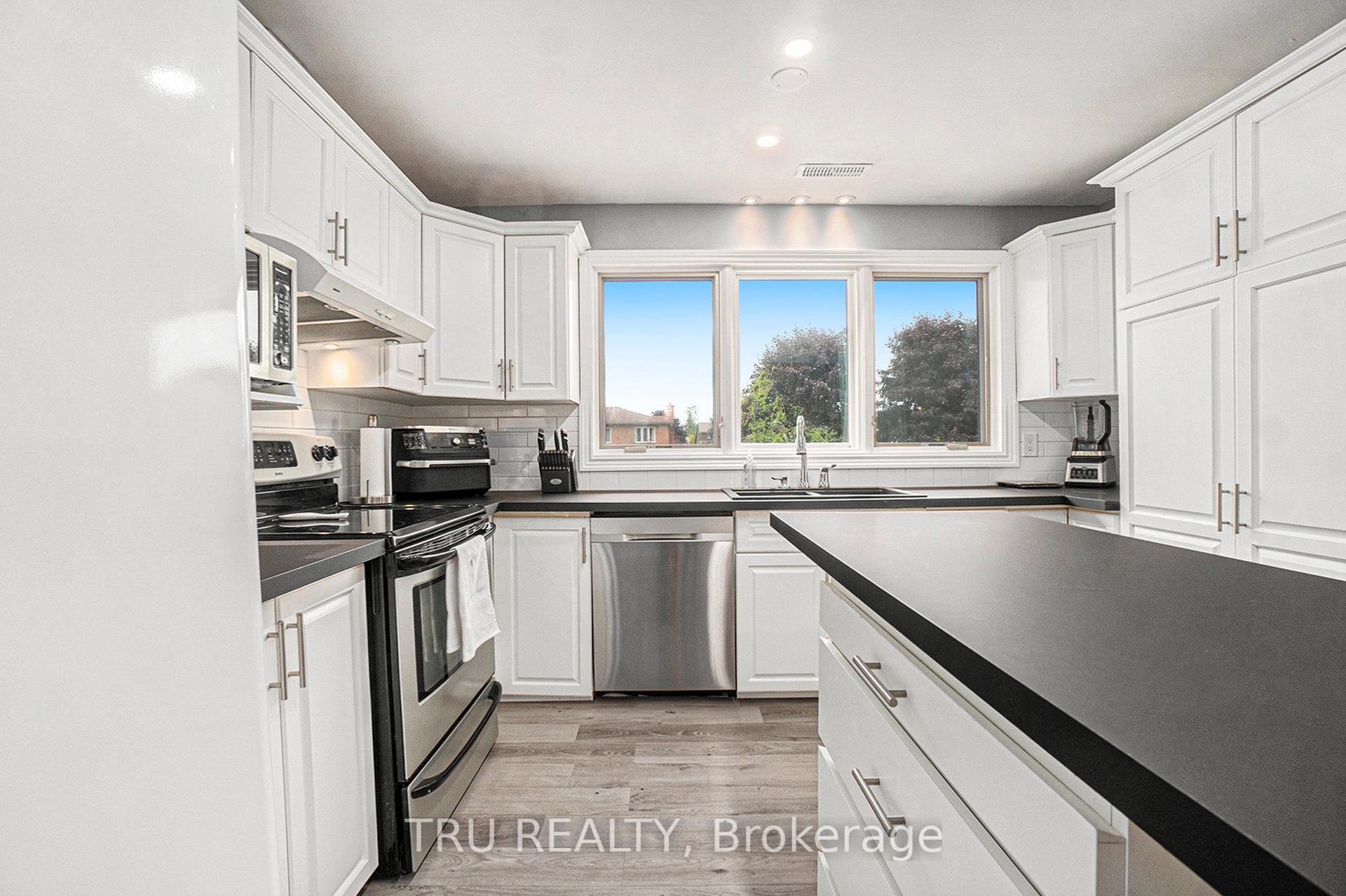 Photo 11 of 307 Stratas Court, Ottawa, Kanata - Katimavik — HOMEH