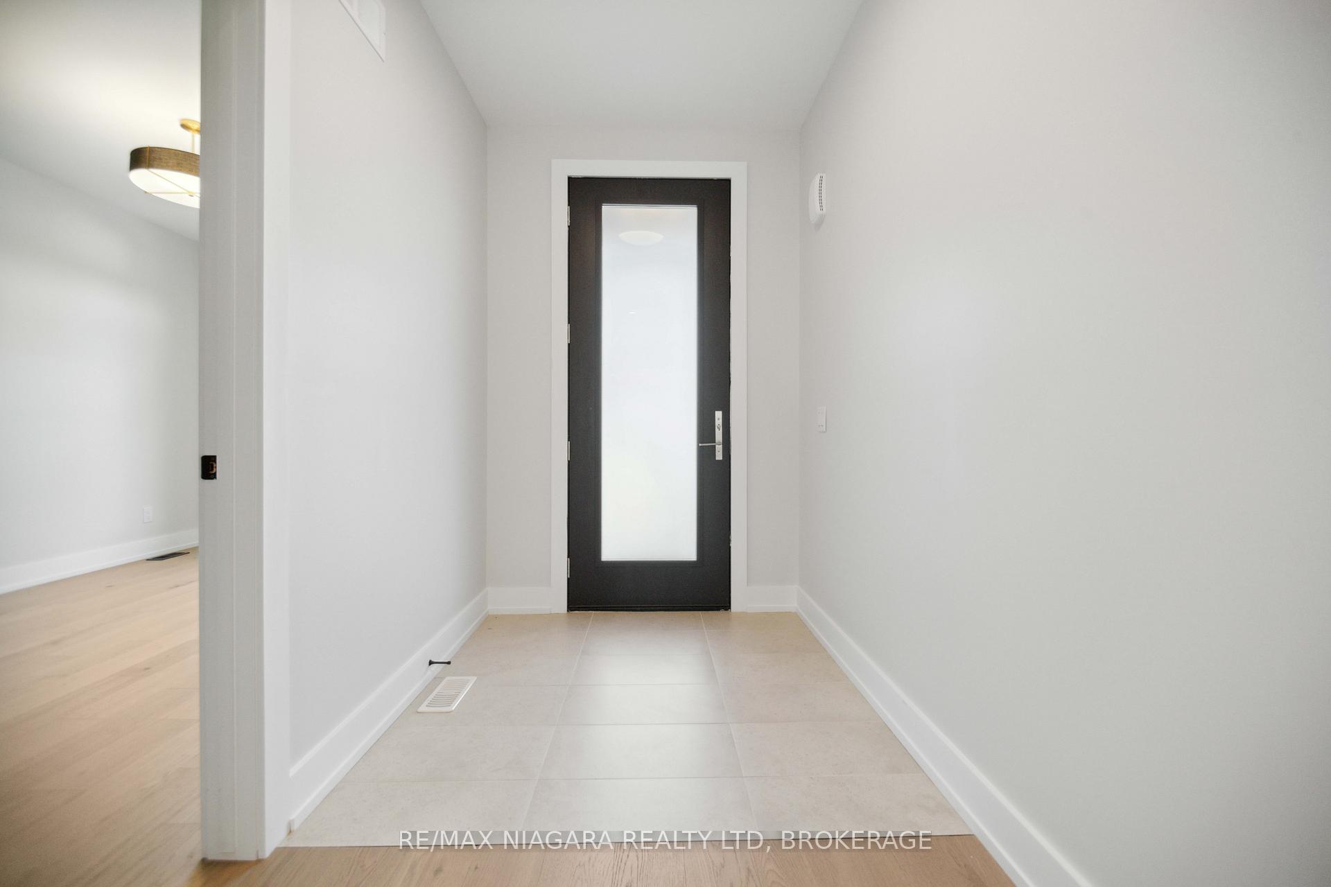 Photo 4 of Unit 2, 300 Richmond Street, Thorold, Confederation Heights — HOMEH