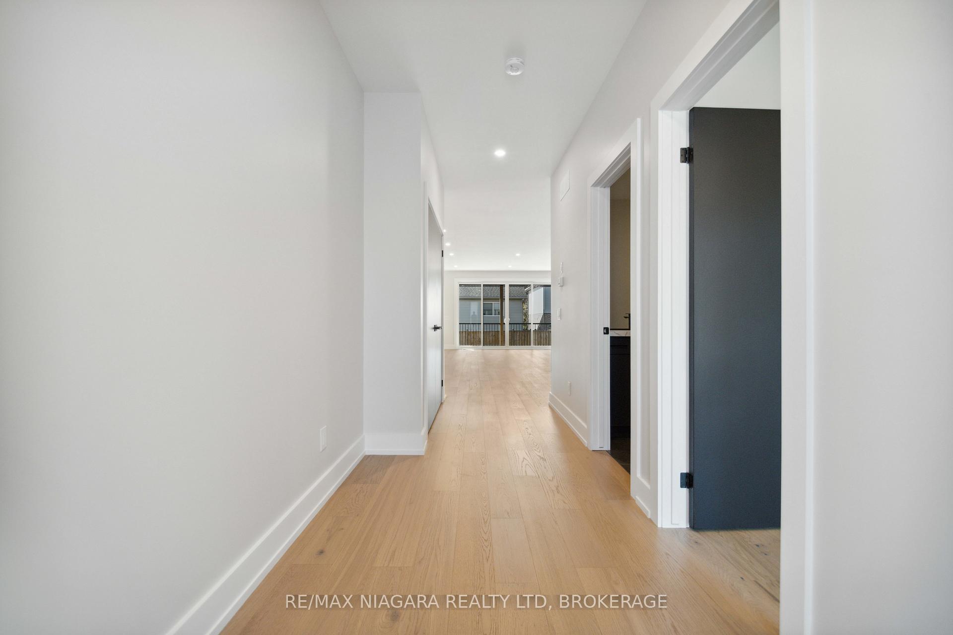 Photo 5 of Unit 2, 300 Richmond Street, Thorold, Confederation Heights — HOMEH