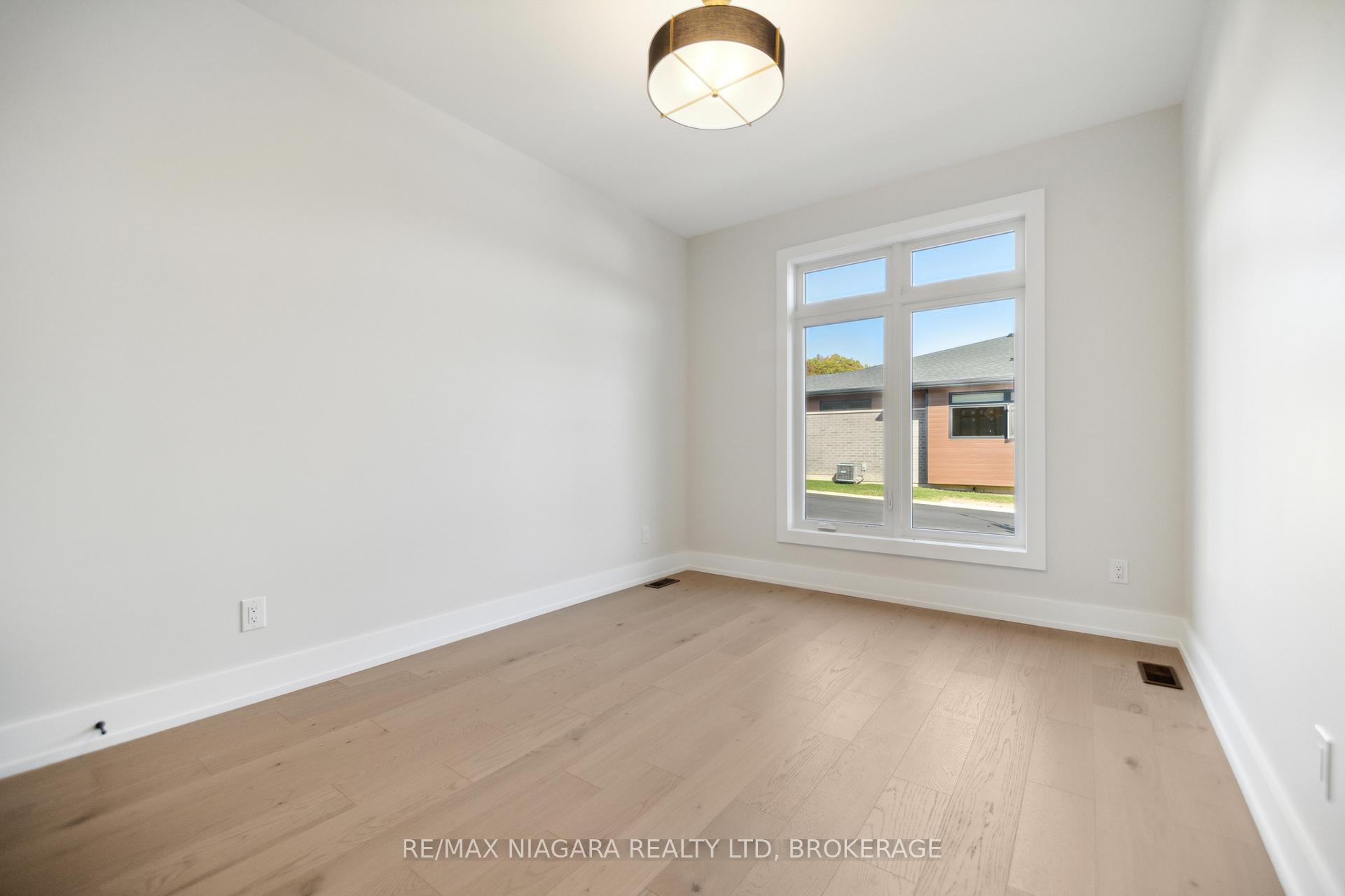 Photo 6 of Unit 2, 300 Richmond Street, Thorold, Confederation Heights — HOMEH
