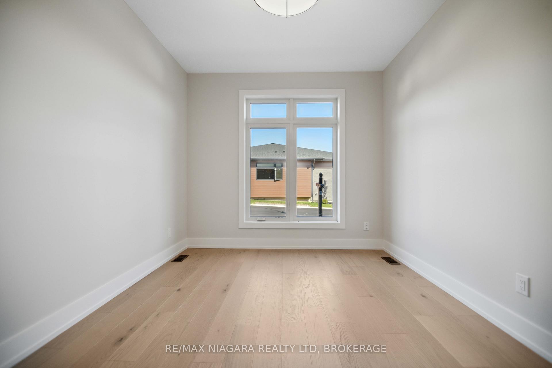 Photo 8 of Unit 2, 300 Richmond Street, Thorold, Confederation Heights — HOMEH