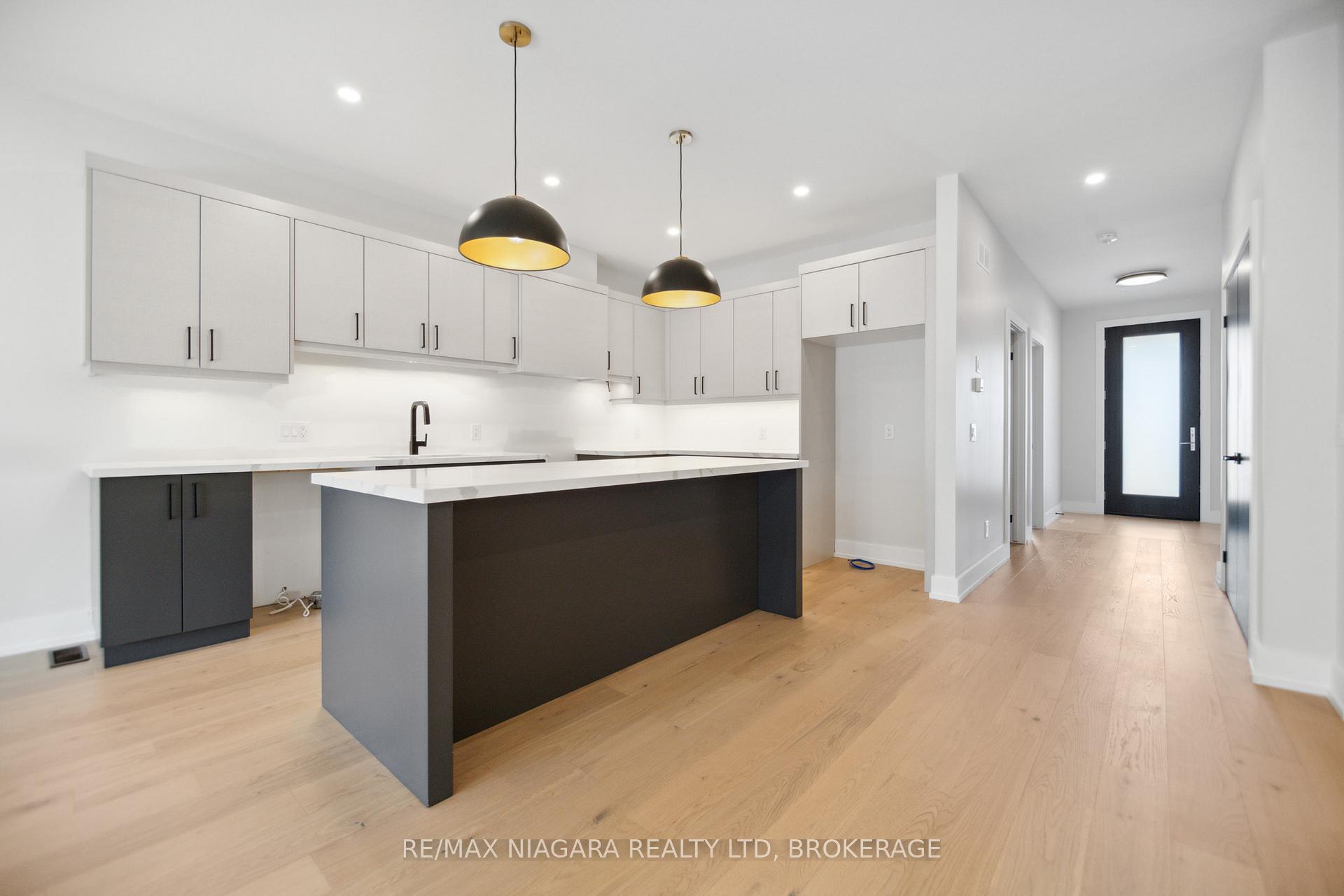 Photo 12 of Unit 2, 300 Richmond Street, Thorold, Confederation Heights — HOMEH