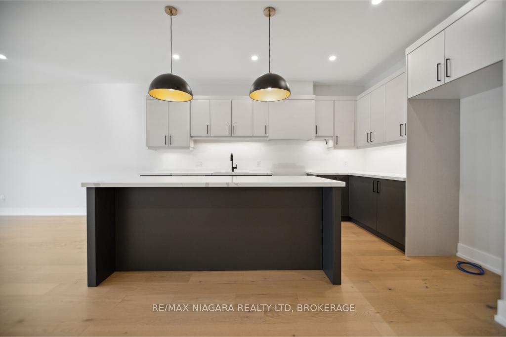 Photo 13 of Unit 2, 300 Richmond Street, Thorold, Confederation Heights — HOMEH